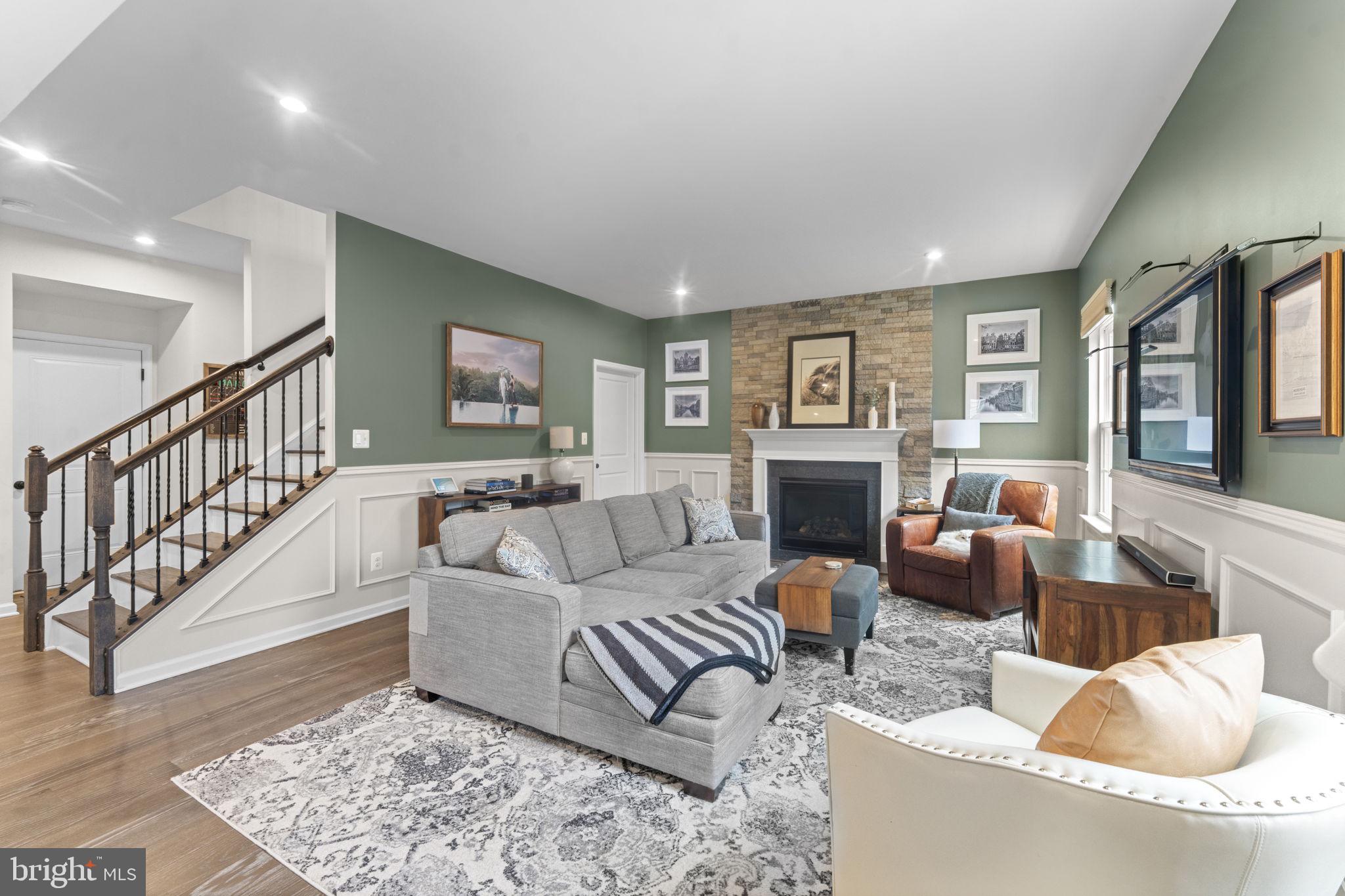 MAY'S QUARTER - Residential