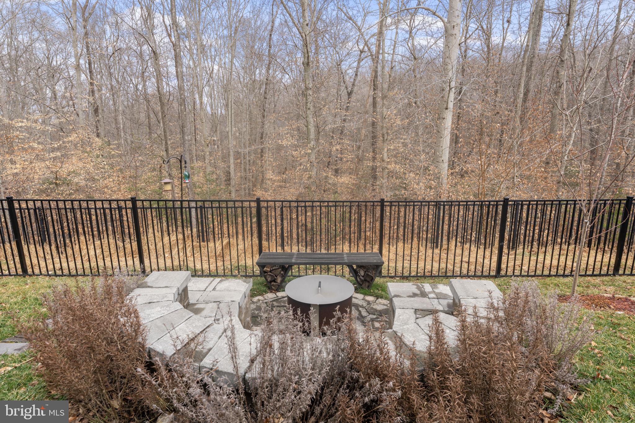 MAY'S QUARTER - Residential