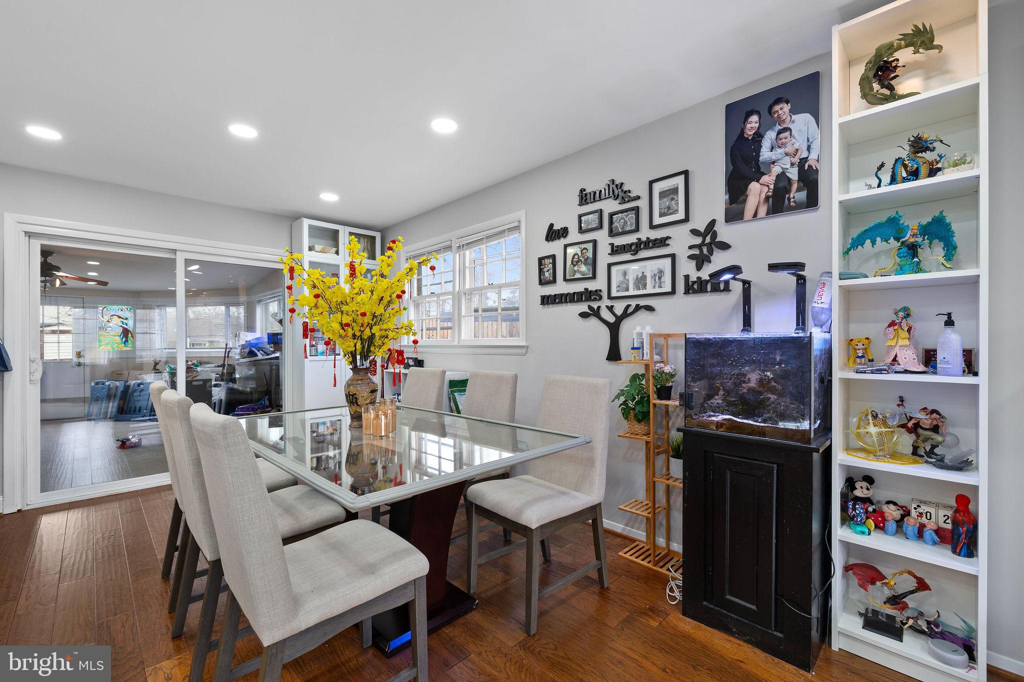 COUNTRY CLUB MANOR - Residential