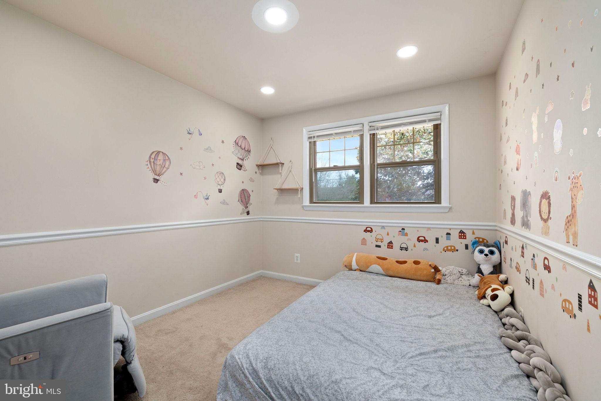 COUNTRY CLUB MANOR - Residential