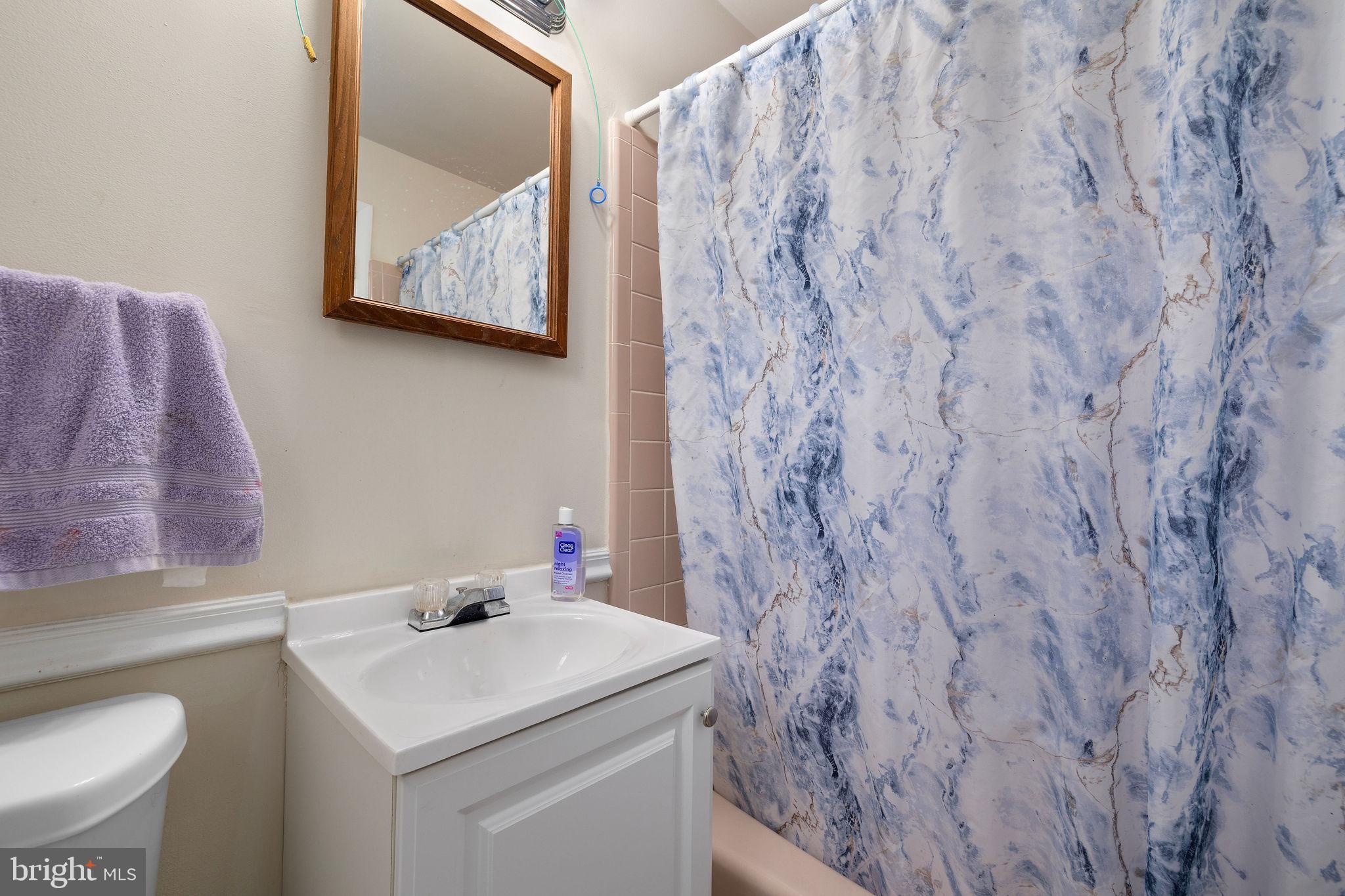 COUNTRY CLUB MANOR - Residential