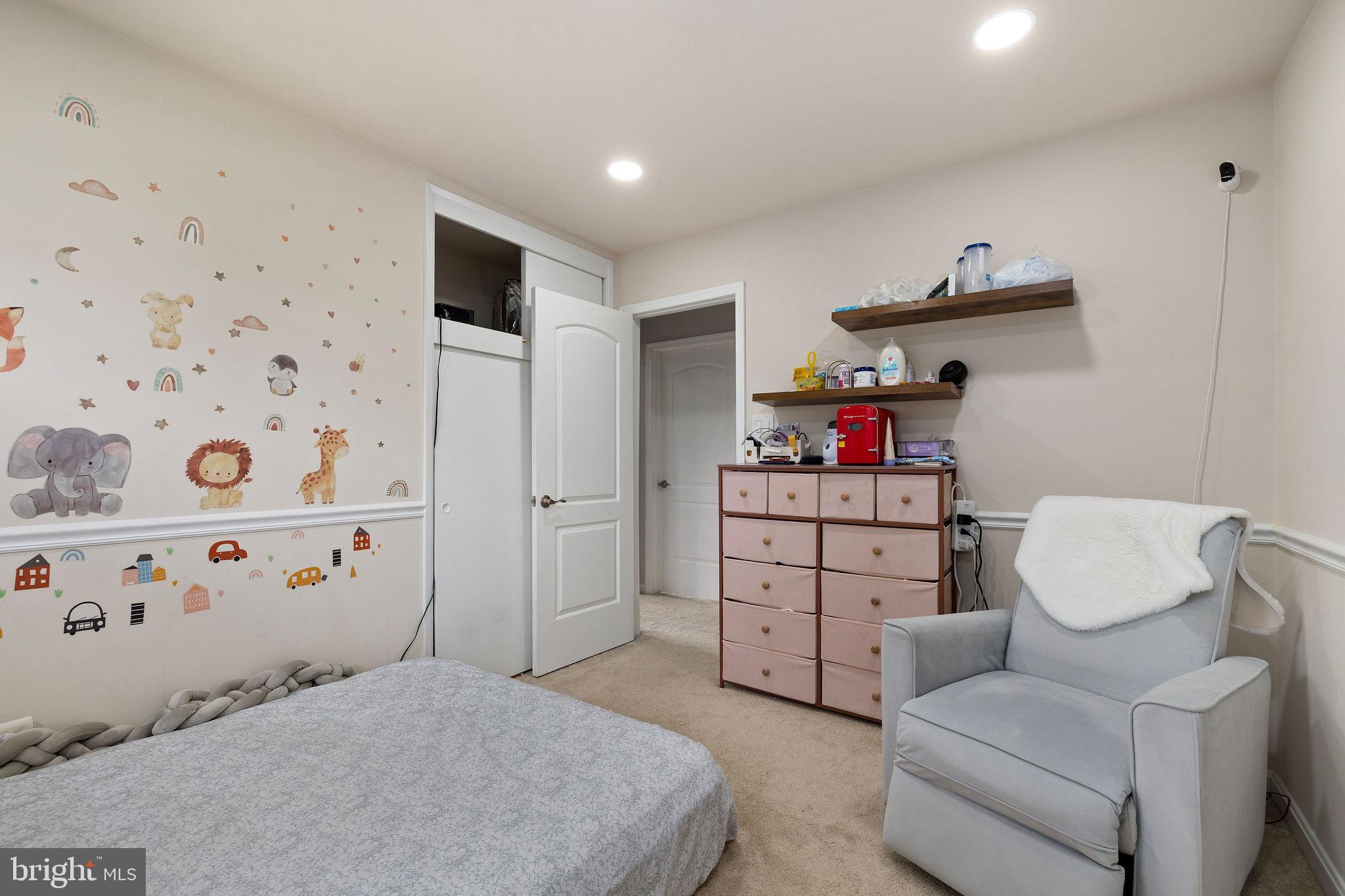 COUNTRY CLUB MANOR - Residential