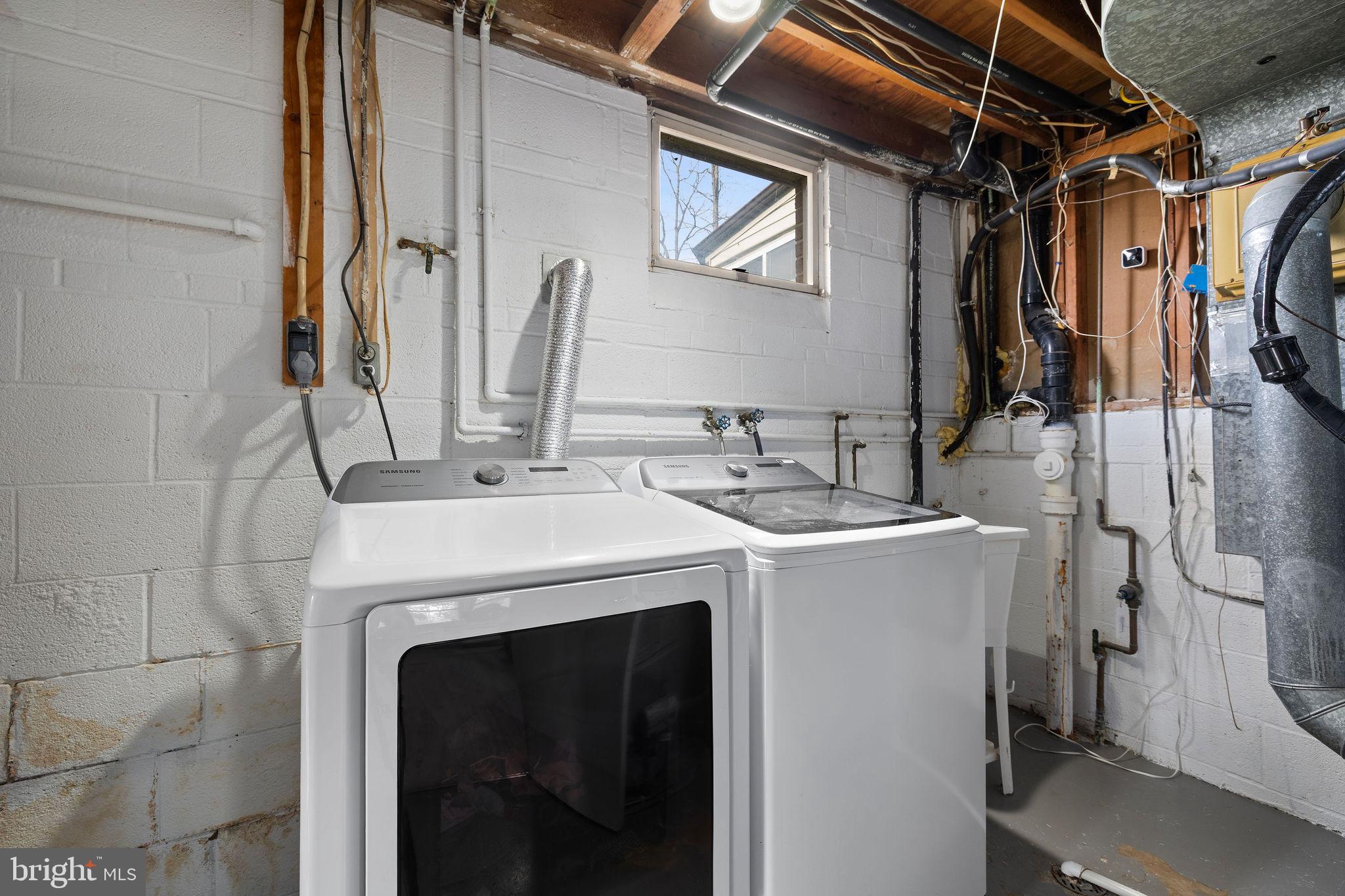 COUNTRY CLUB MANOR - Residential