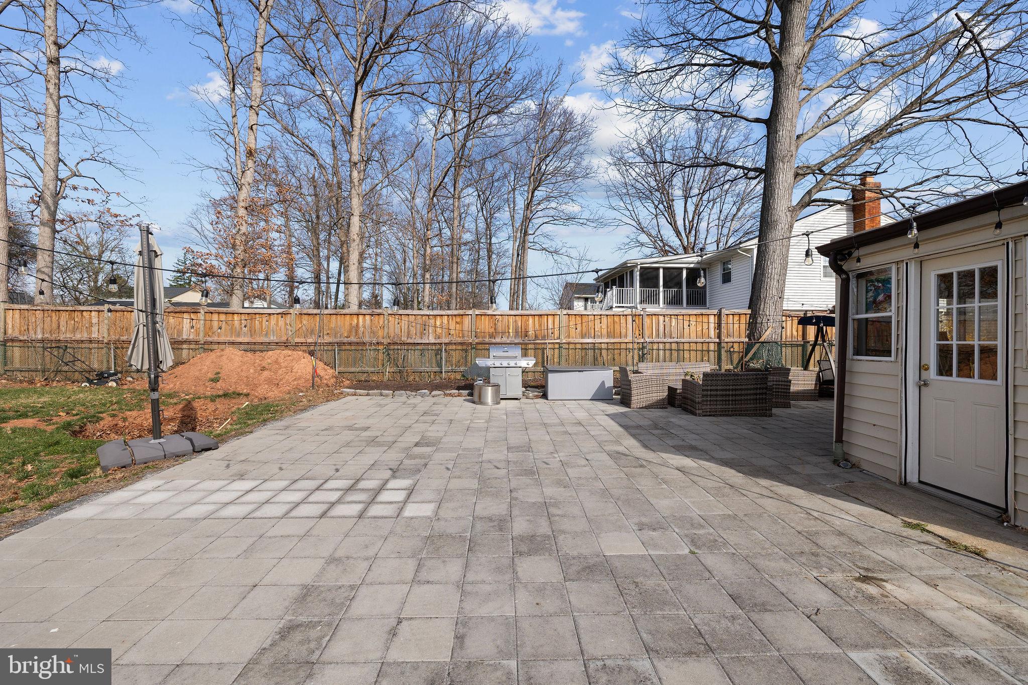 COUNTRY CLUB MANOR - Residential