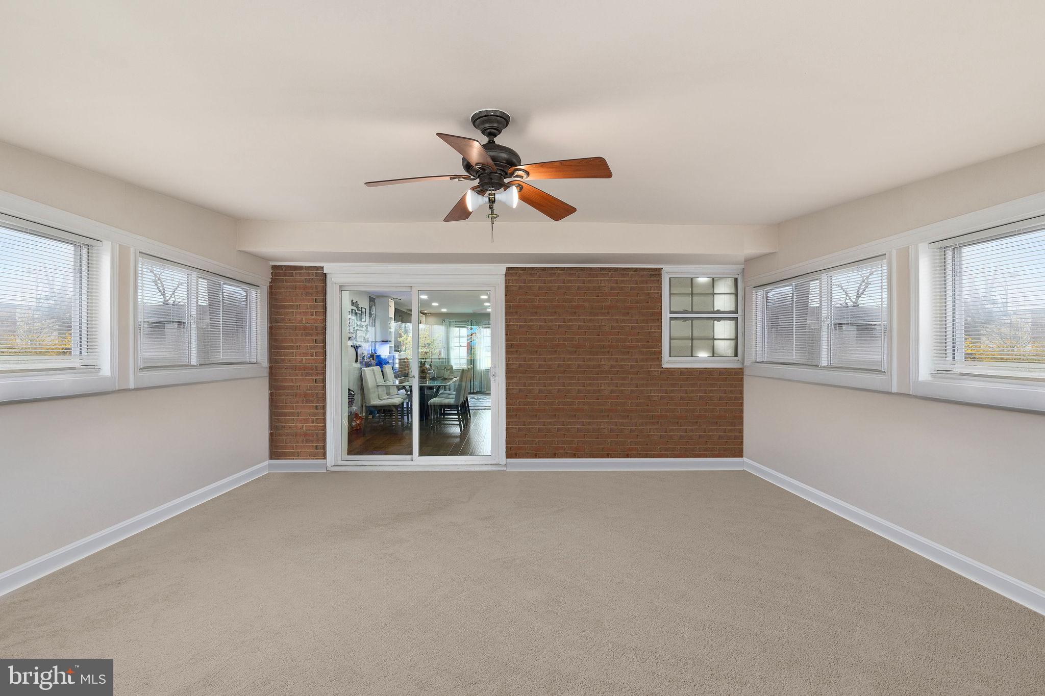 COUNTRY CLUB MANOR - Residential