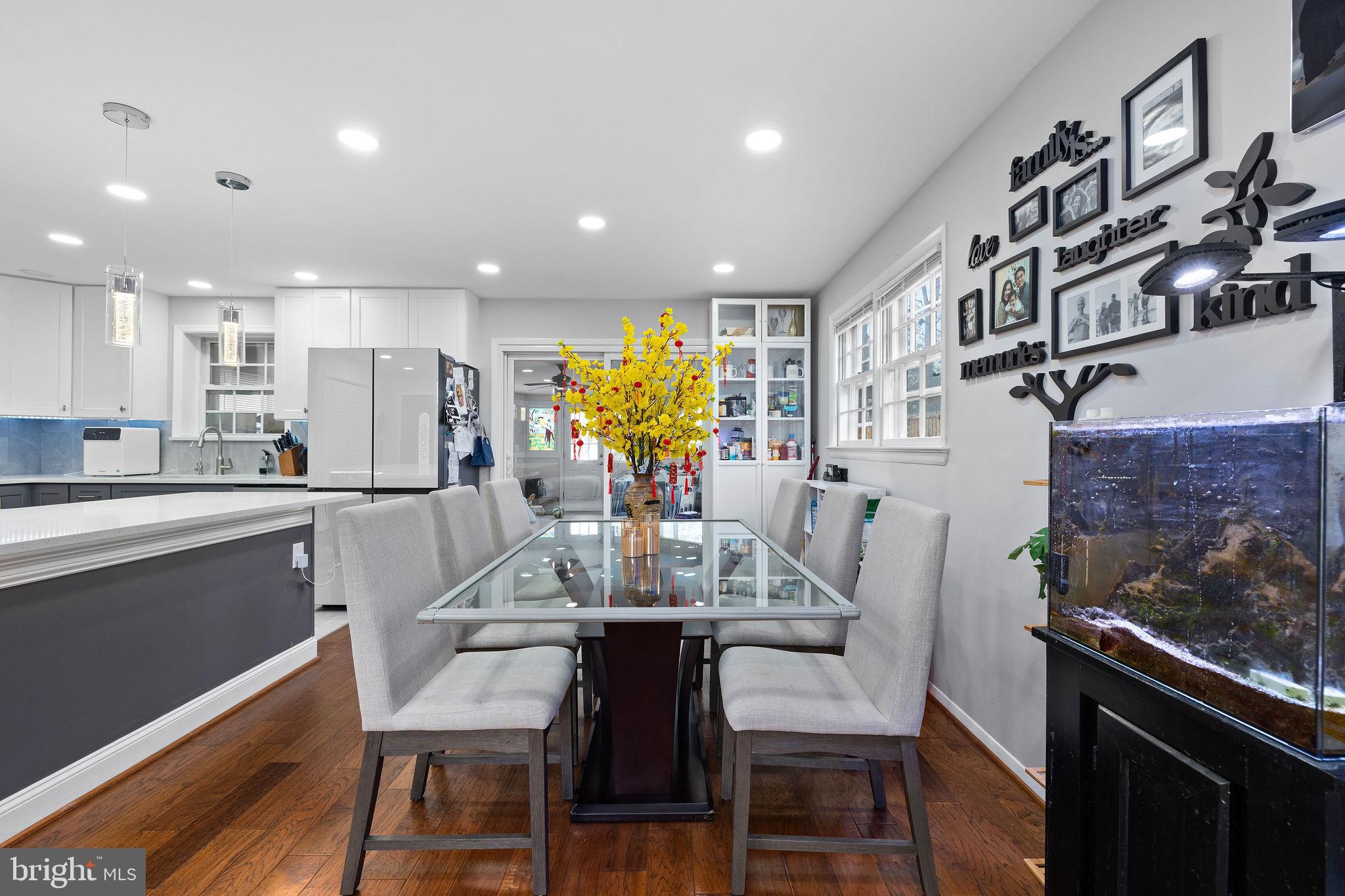 COUNTRY CLUB MANOR - Residential