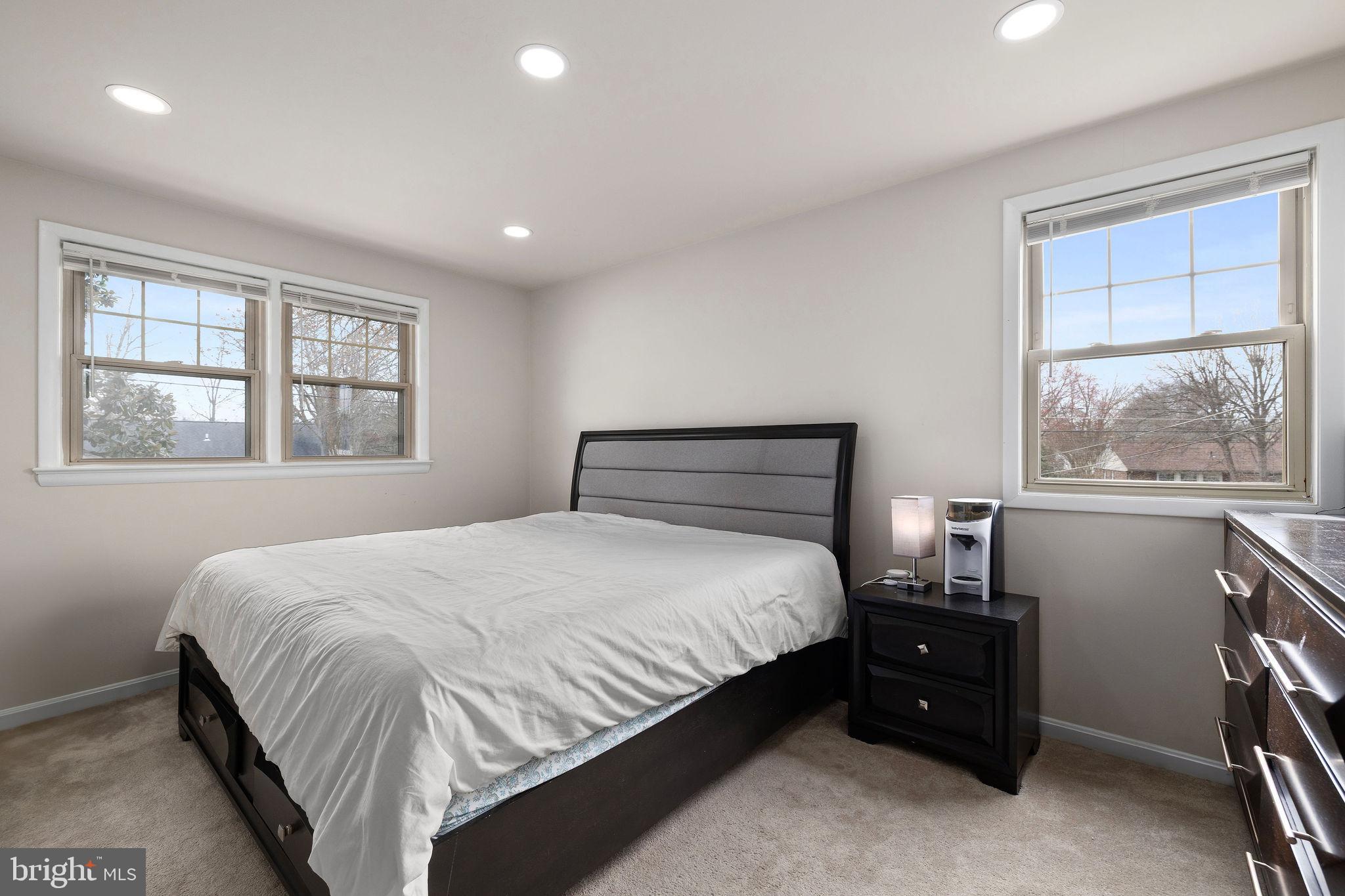 COUNTRY CLUB MANOR - Residential