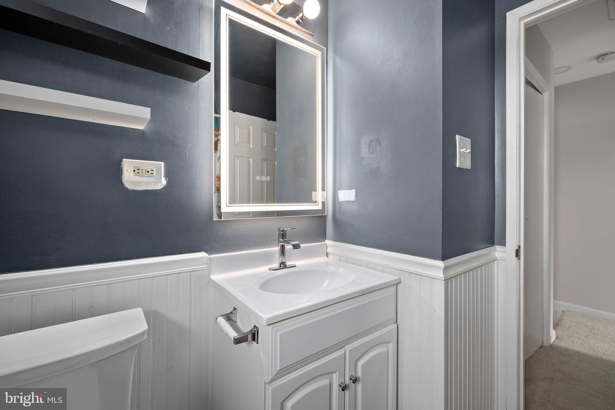 COUNTRY CLUB MANOR - Residential