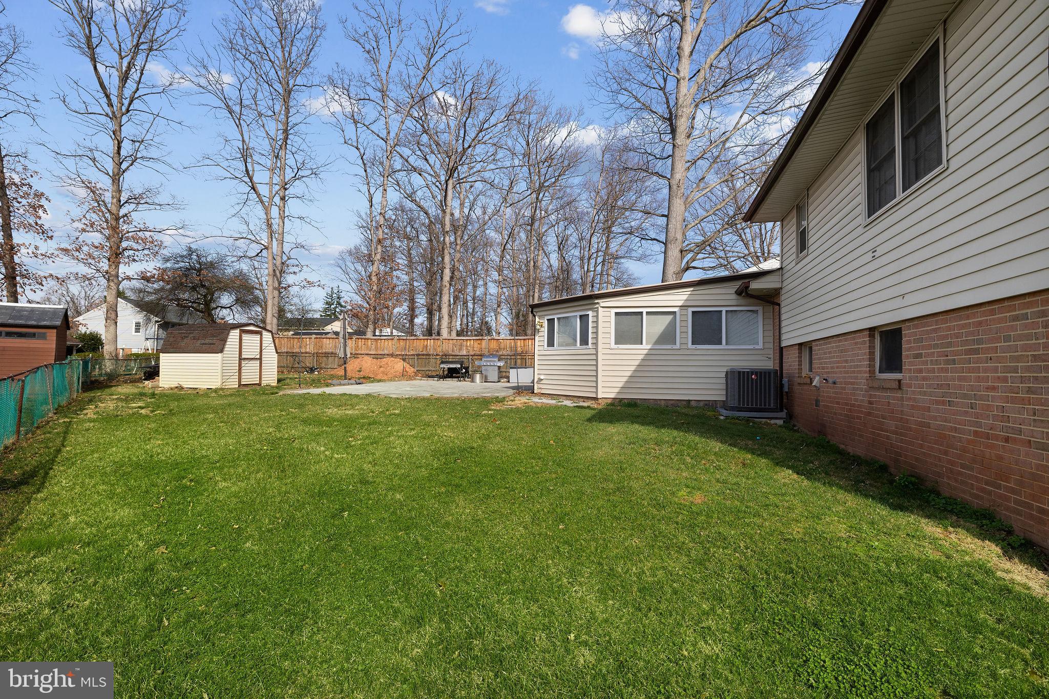 COUNTRY CLUB MANOR - Residential