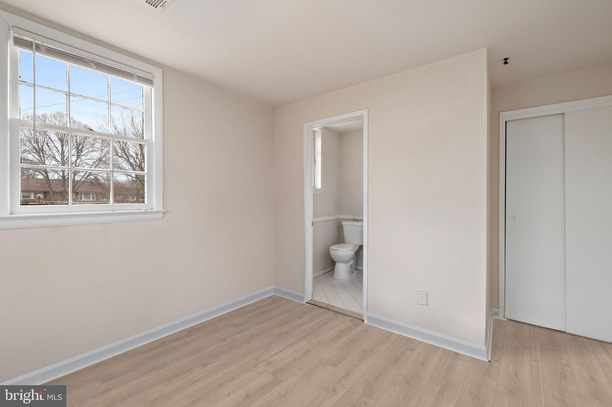 COUNTRY CLUB MANOR - Residential