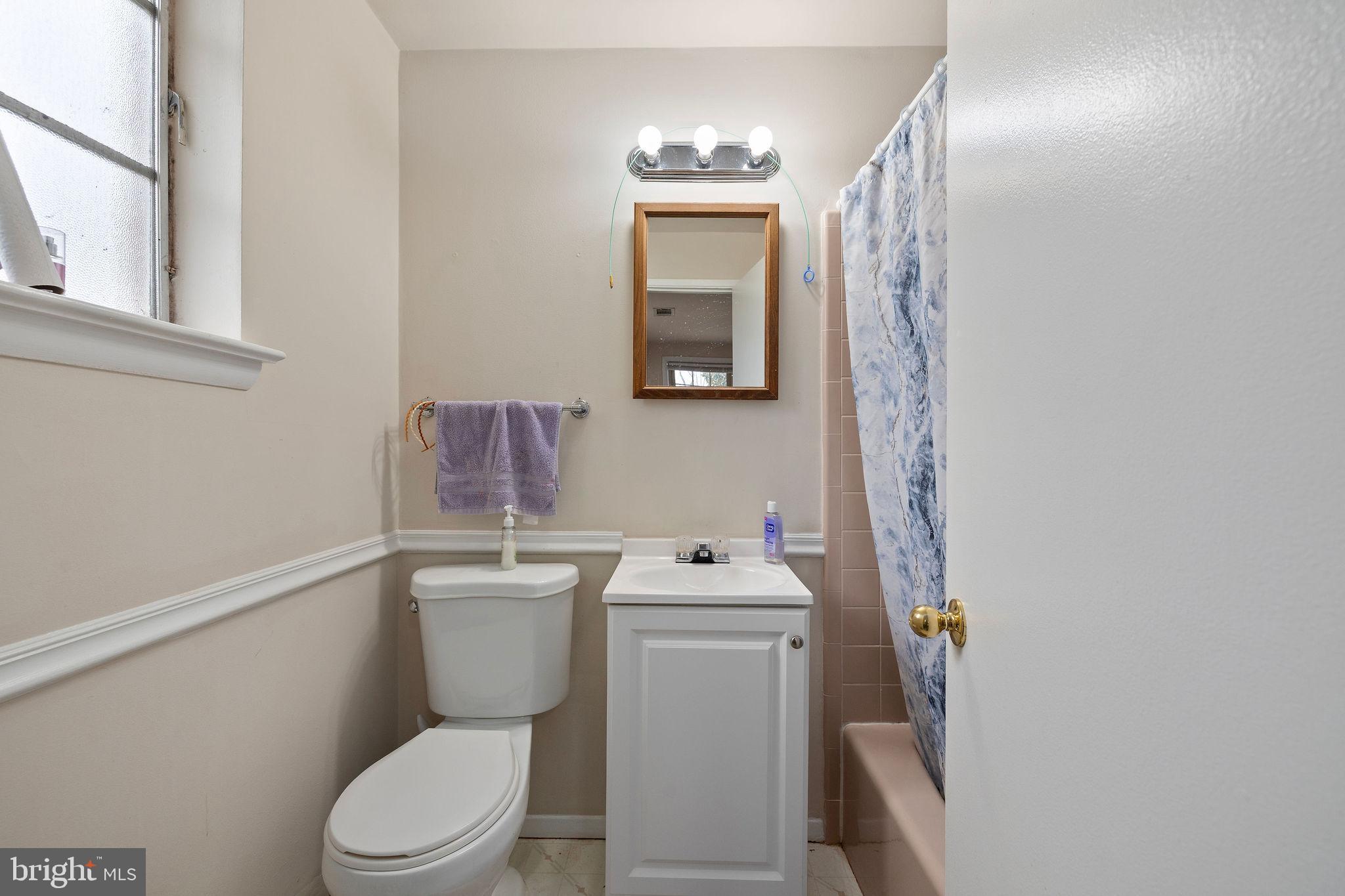 COUNTRY CLUB MANOR - Residential