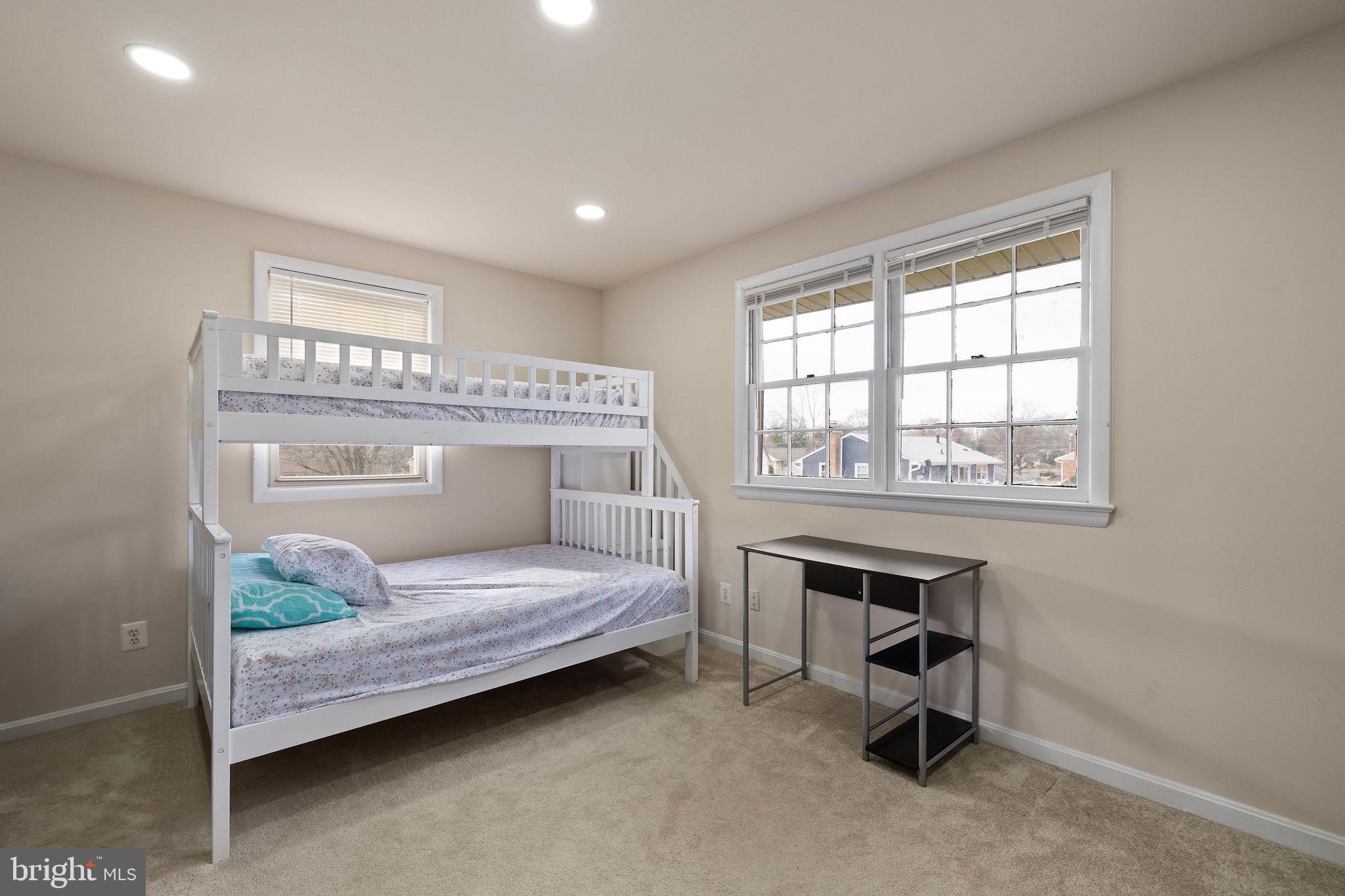 COUNTRY CLUB MANOR - Residential