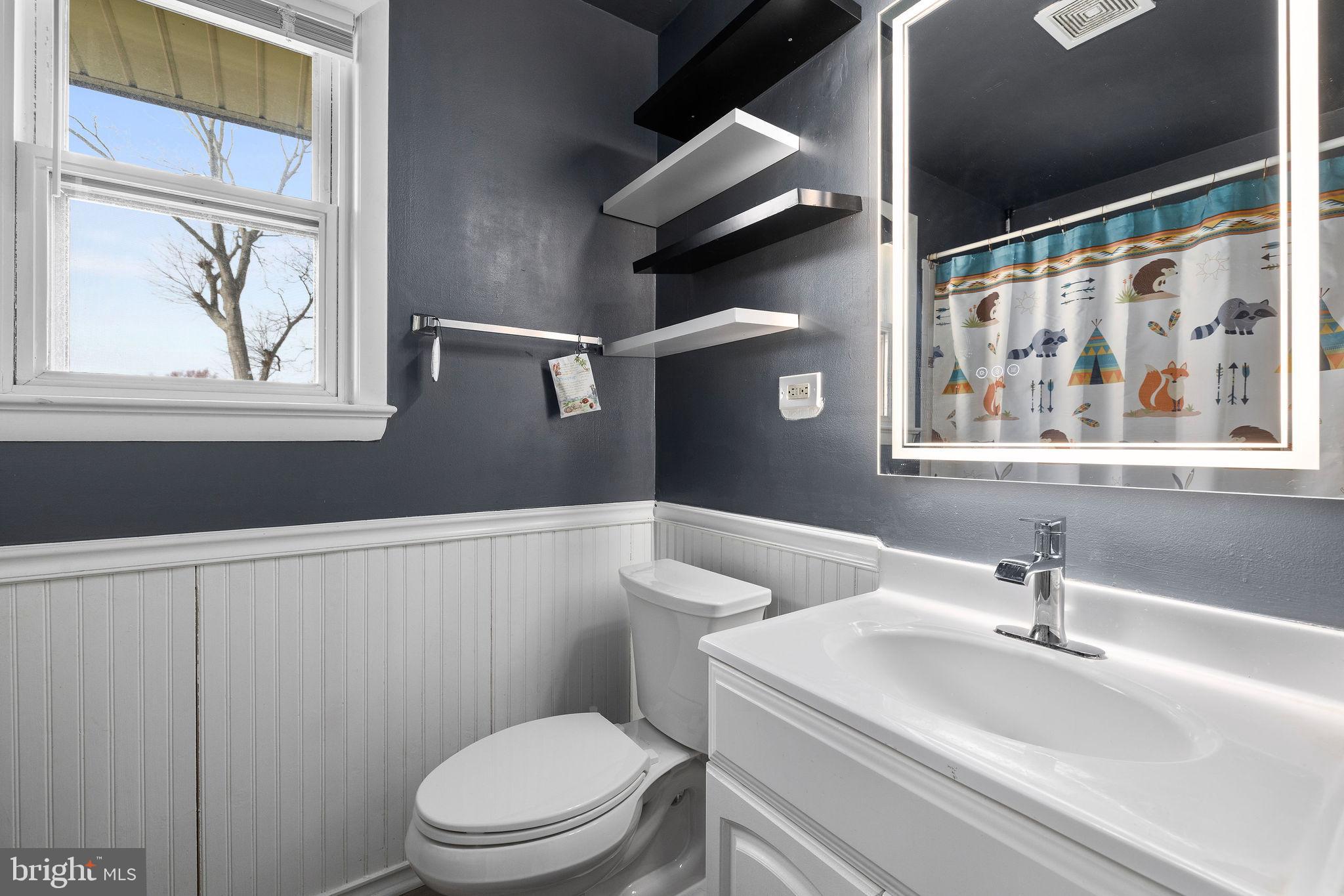 COUNTRY CLUB MANOR - Residential