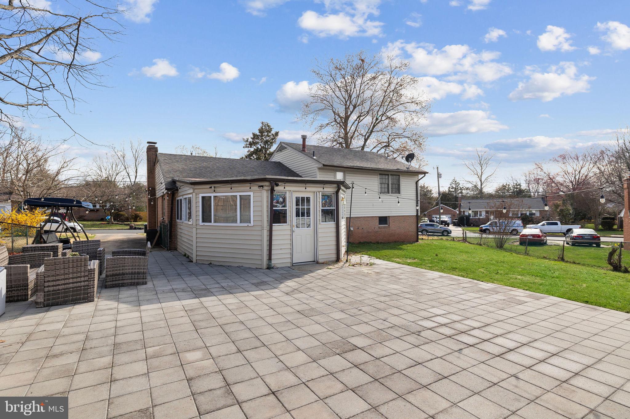 COUNTRY CLUB MANOR - Residential