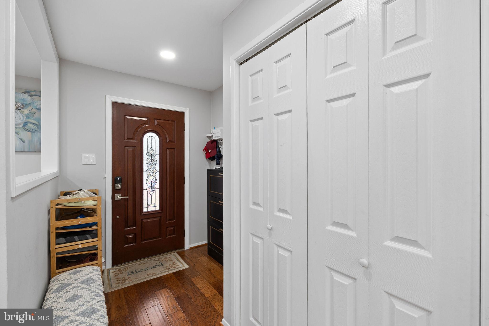 COUNTRY CLUB MANOR - Residential