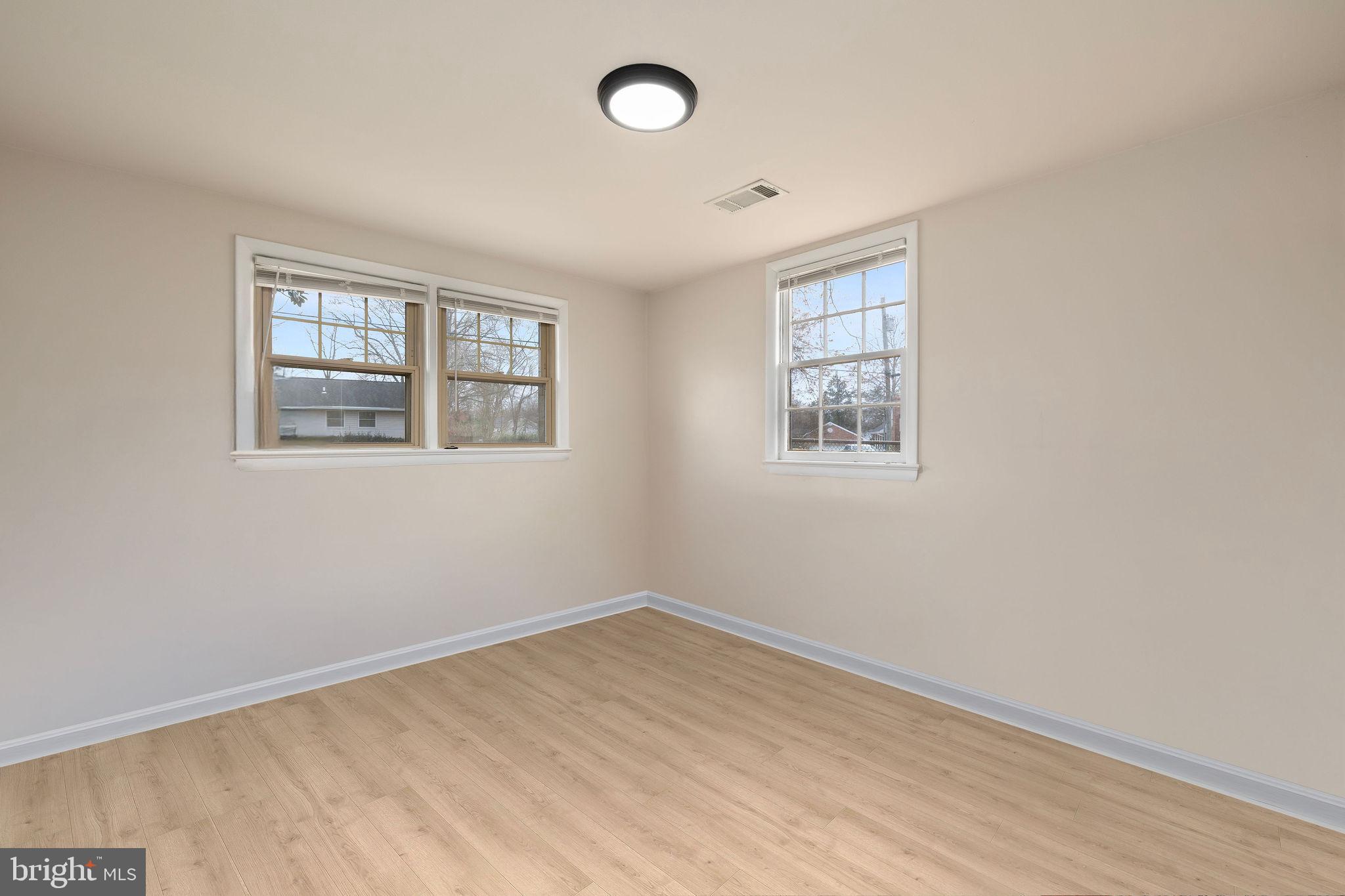 COUNTRY CLUB MANOR - Residential