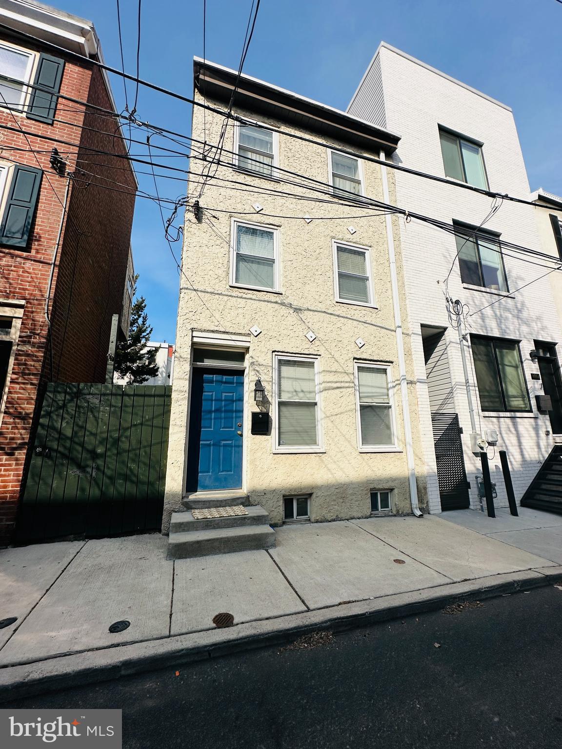 Great opportunity in the heart of Northern Liberties! Nicely updated 3BR, 2BA three story row on a tree-lined street. Features include hardwood floors, spacious eat-in kitchen, central air and roof deck. Brand new roof deck being installed in March.