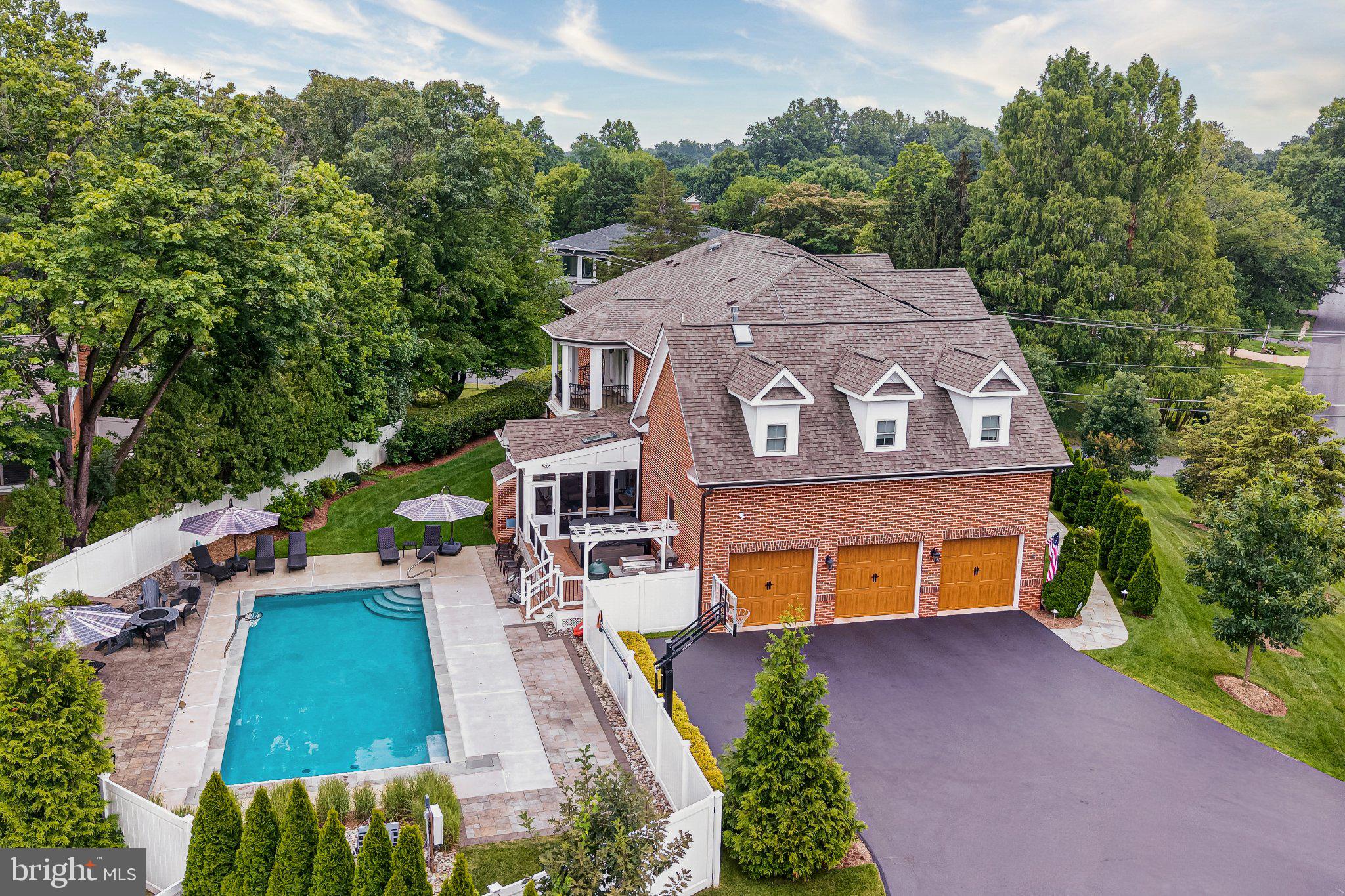 1515 BROOKHAVEN DRIVE