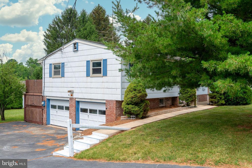 Photo of 407 LINDEN ST, EAST EARL, PA 17519 (MLS # PALA2036840)