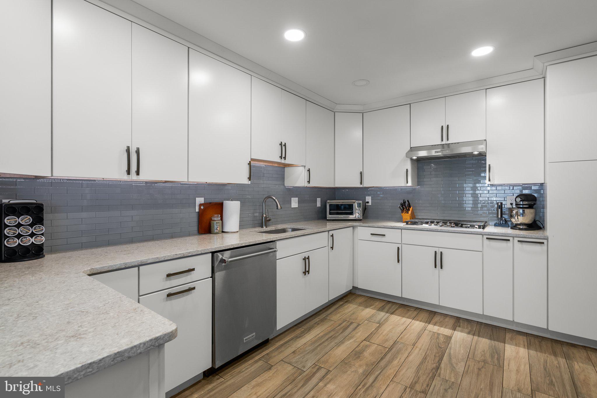 BROOKEVILLE KNOLLS - Residential