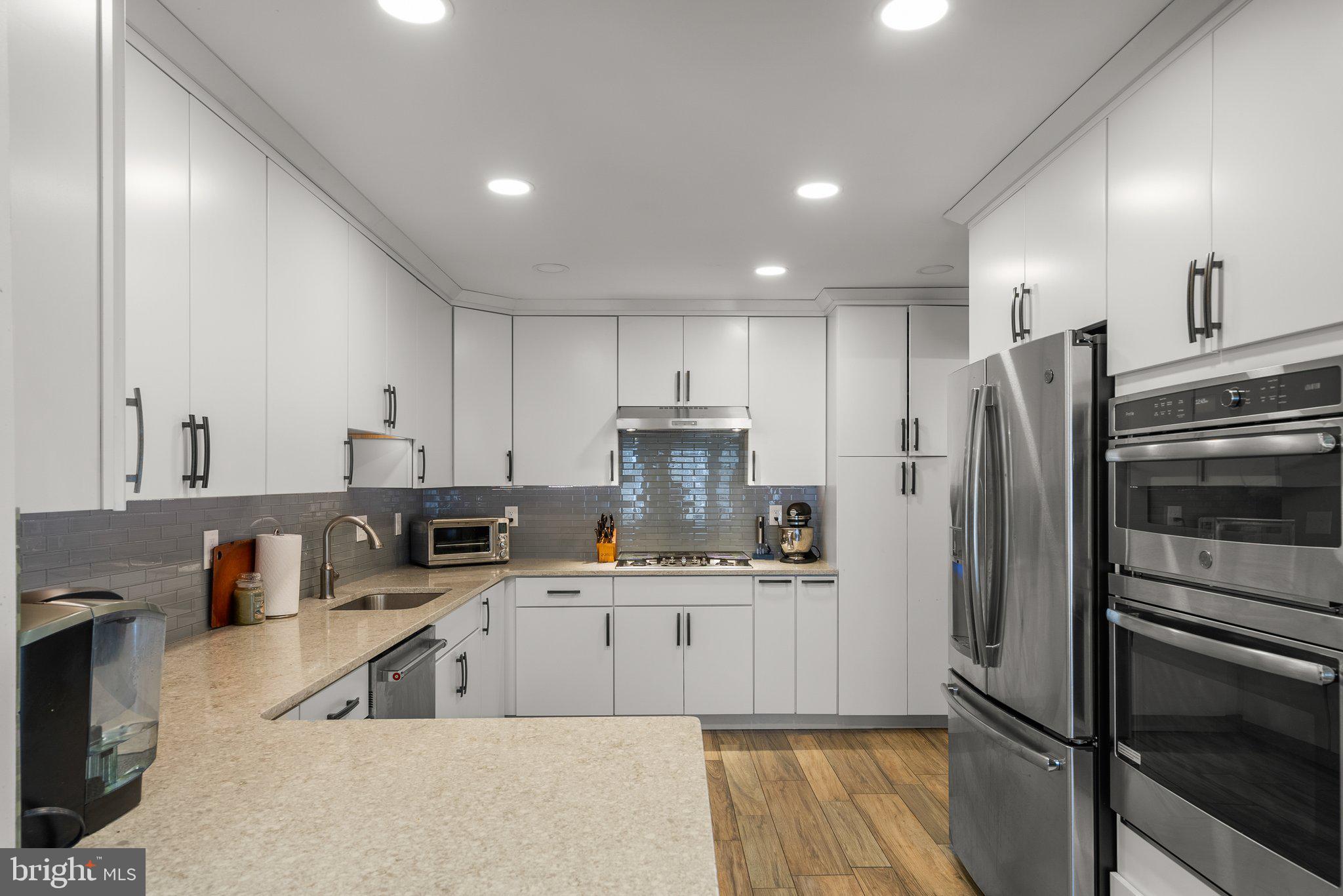 BROOKEVILLE KNOLLS - Residential