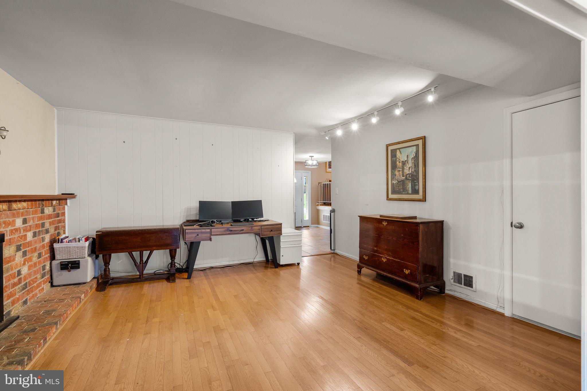 BROOKEVILLE KNOLLS - Residential