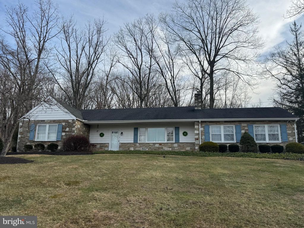 Photo of 30 Hollow Road, TELFORD, PA 18969 (MLS # PAMC2165530)