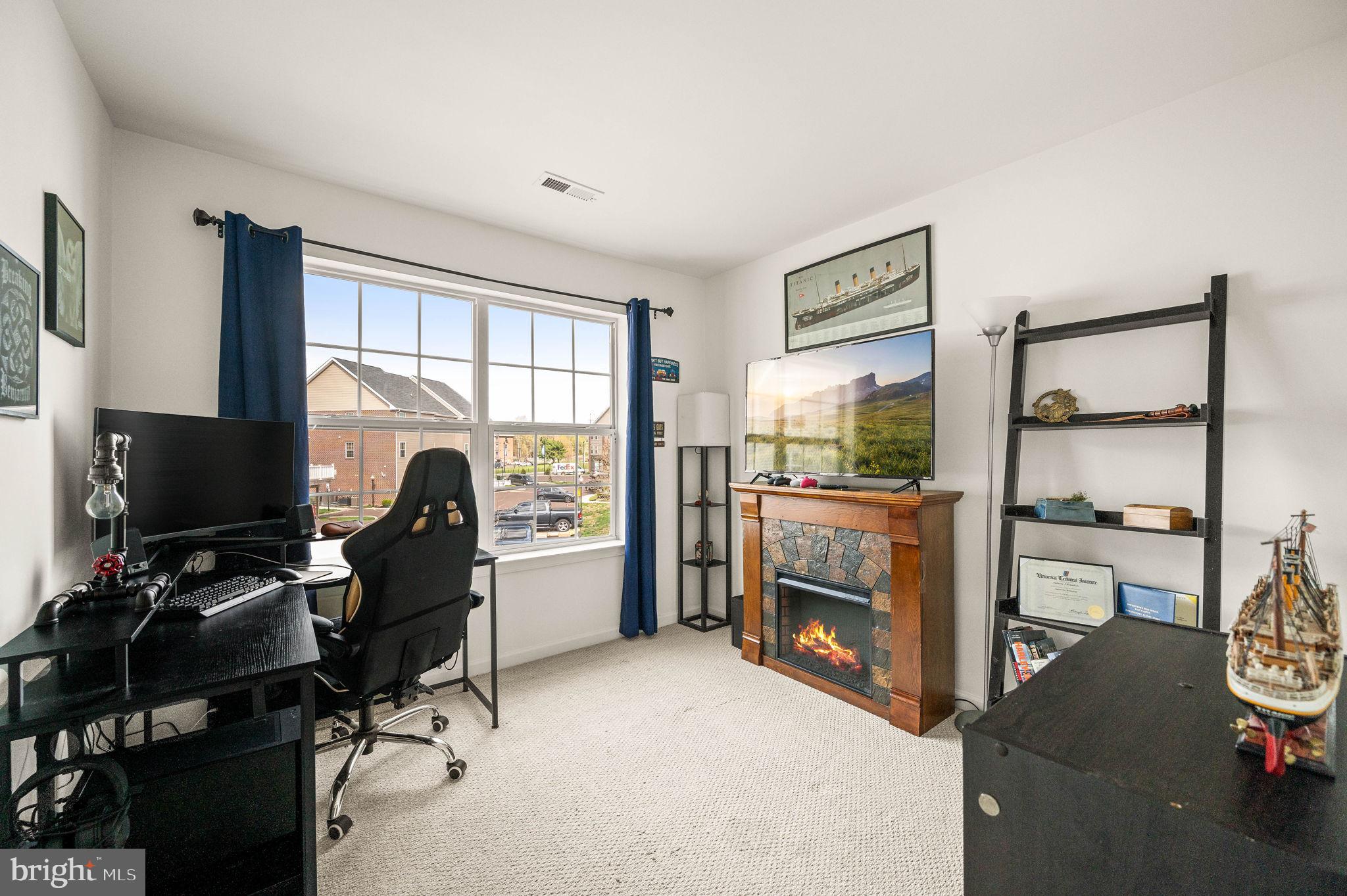 HANOVER SQUARE - Residential