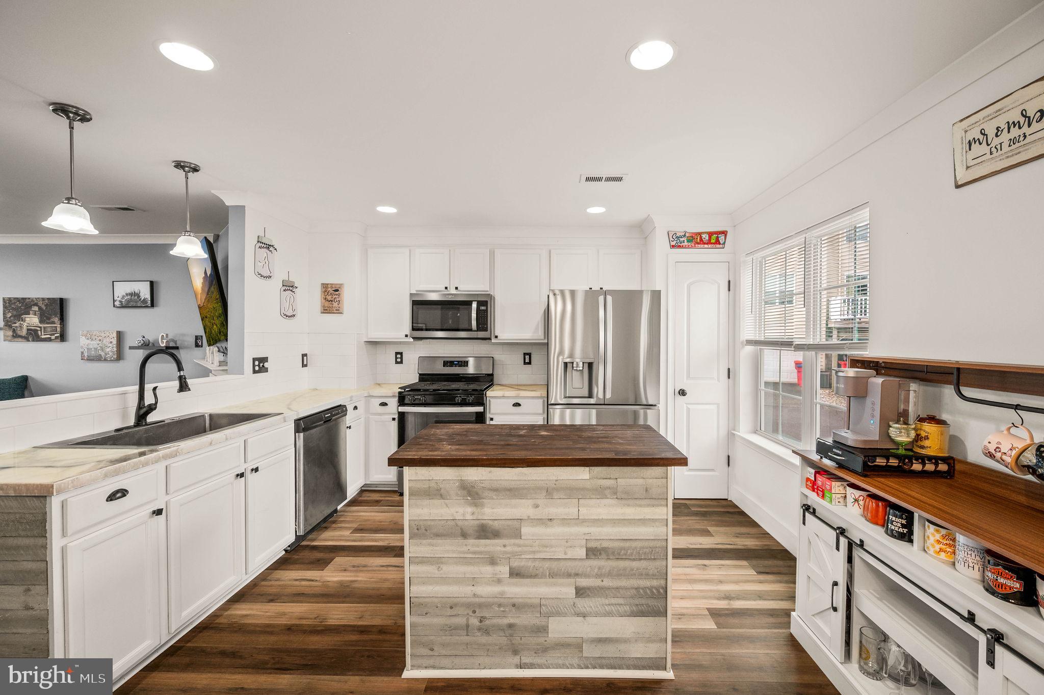 HANOVER SQUARE - Residential