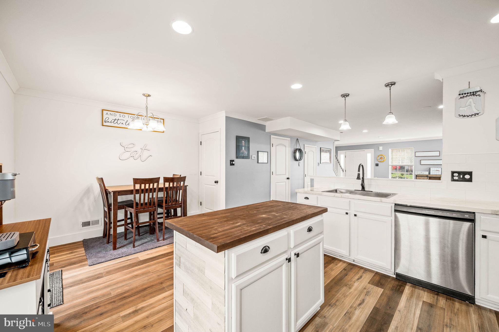 HANOVER SQUARE - Residential