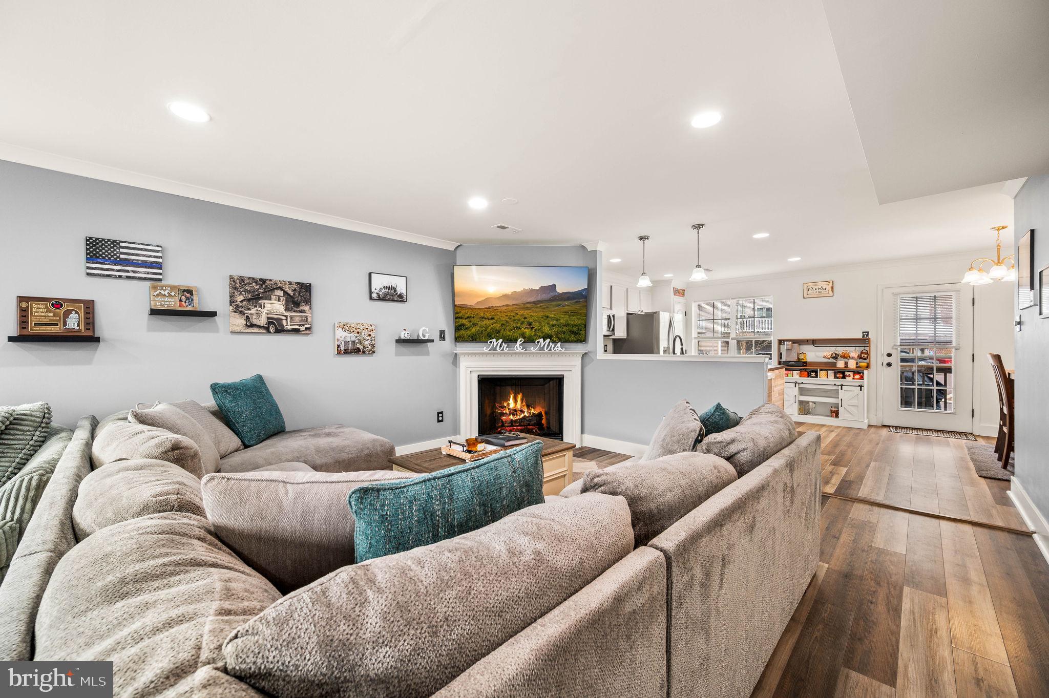 HANOVER SQUARE - Residential