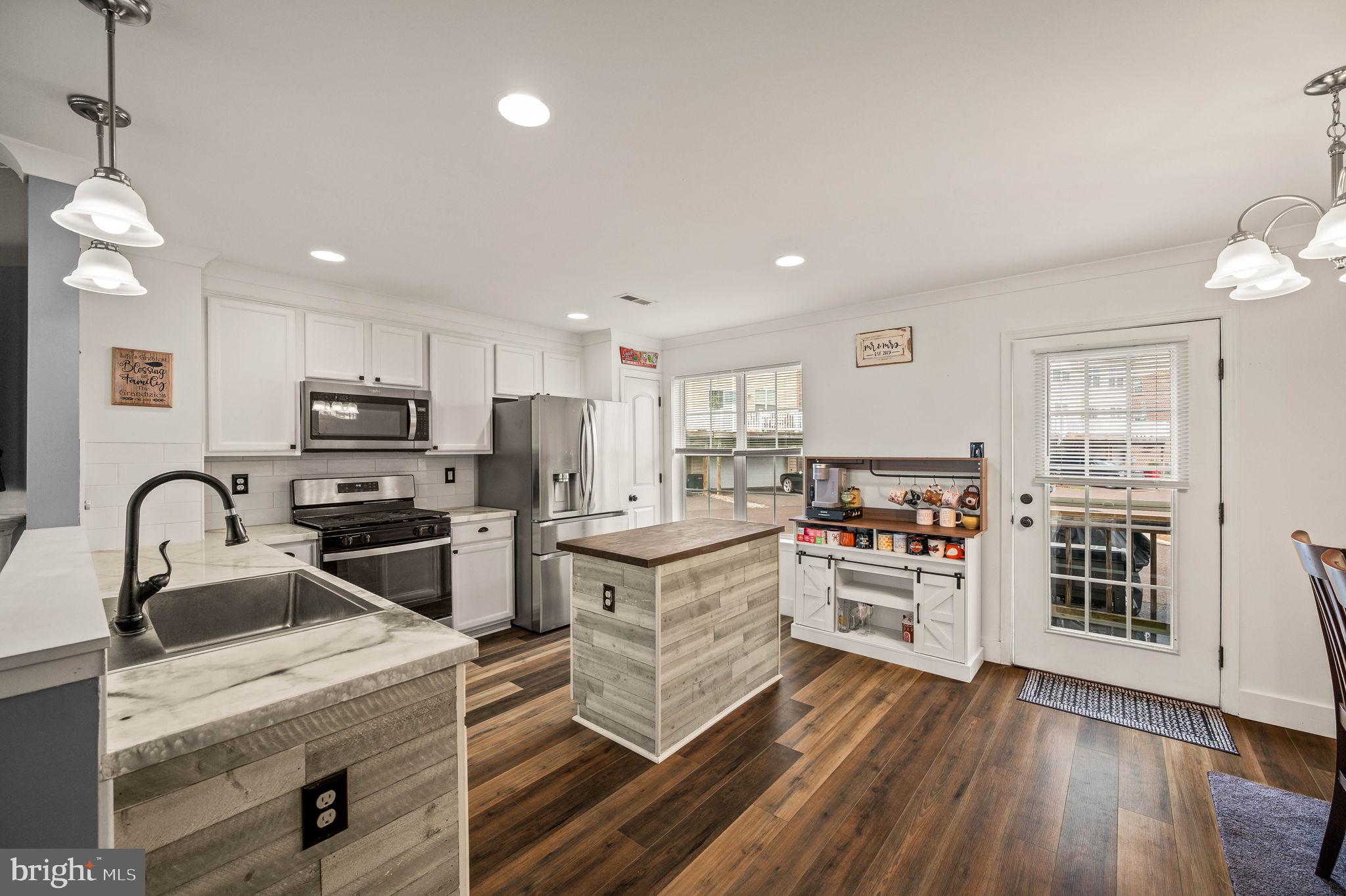 HANOVER SQUARE - Residential