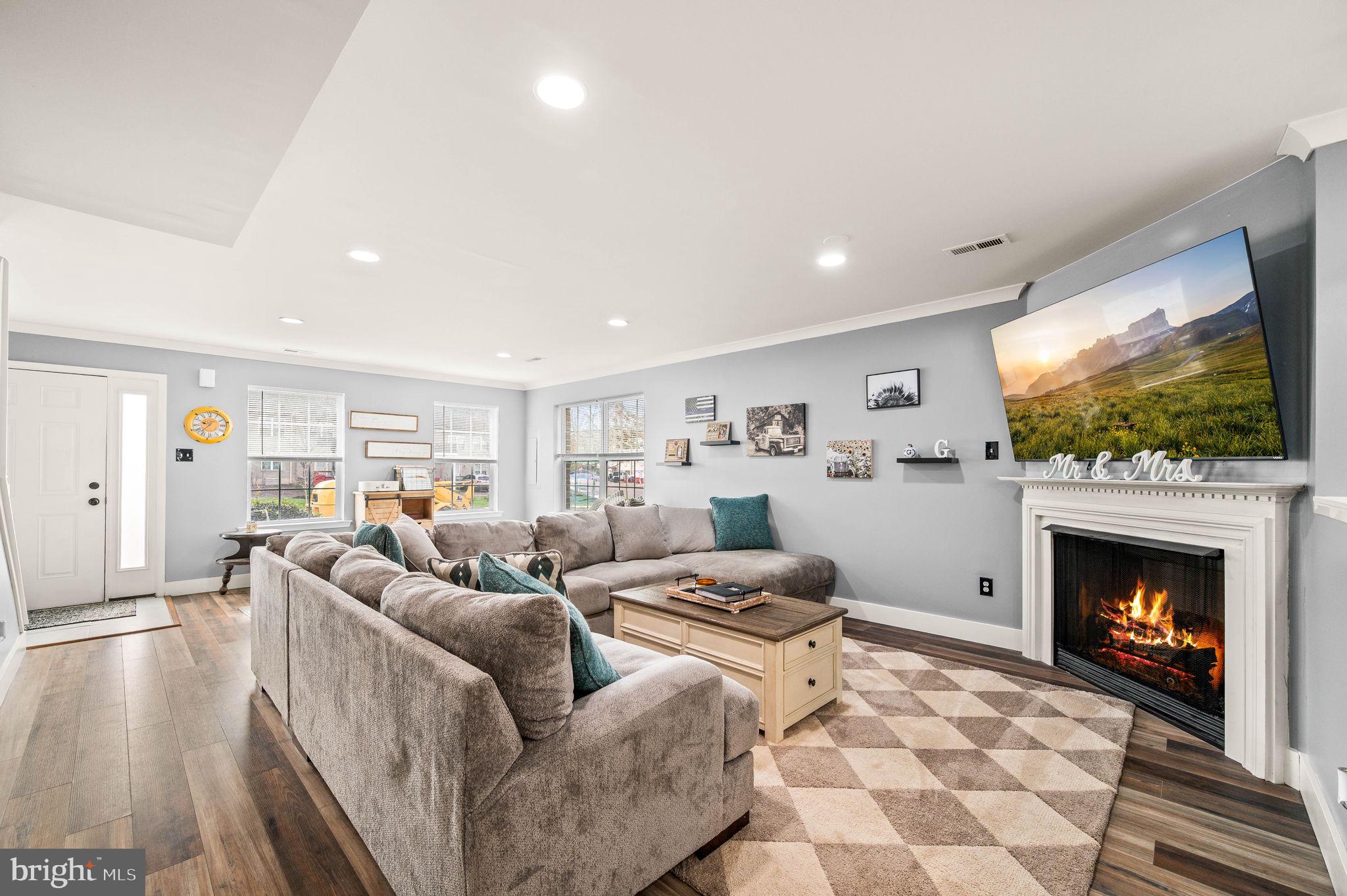 HANOVER SQUARE - Residential