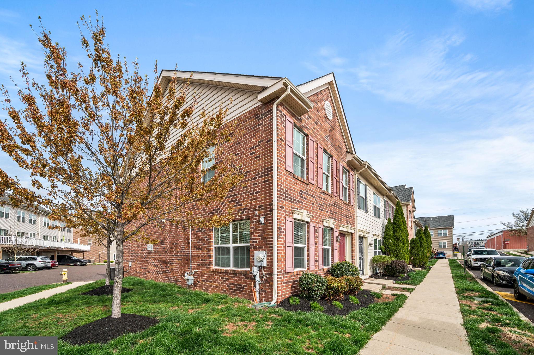 HANOVER SQUARE - Residential