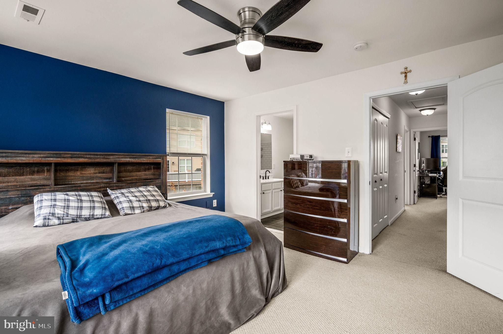 HANOVER SQUARE - Residential