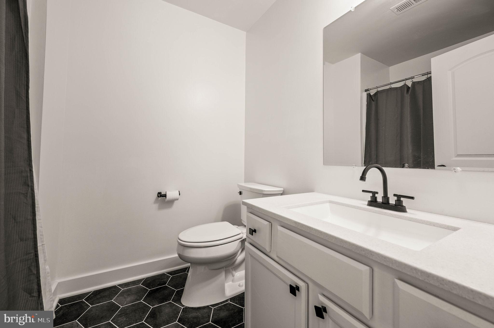 HANOVER SQUARE - Residential