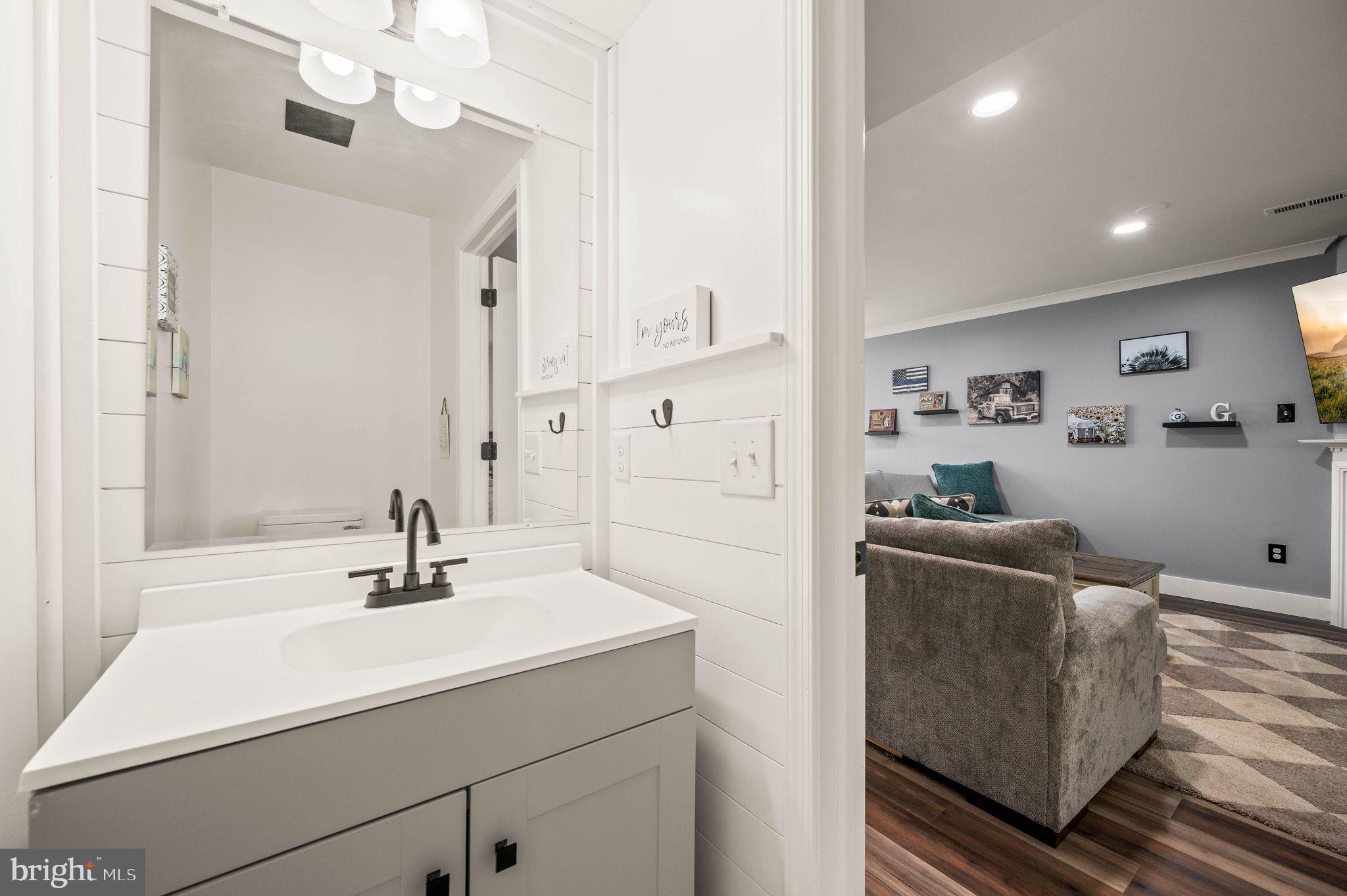 HANOVER SQUARE - Residential