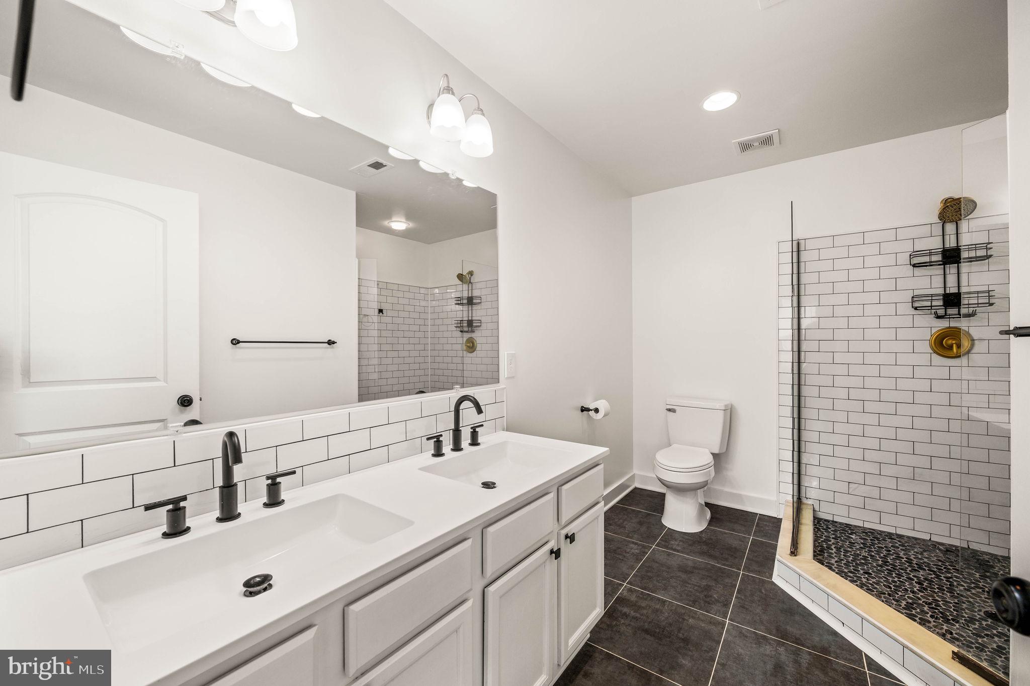 HANOVER SQUARE - Residential