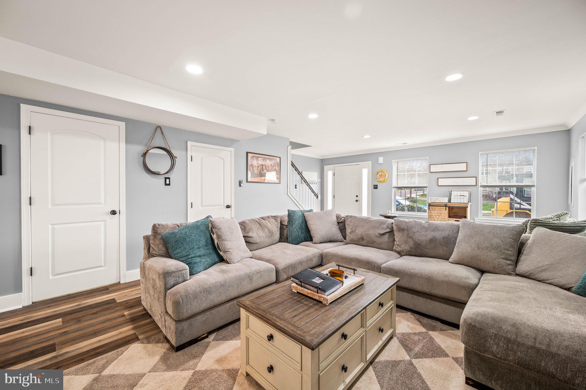 HANOVER SQUARE - Residential