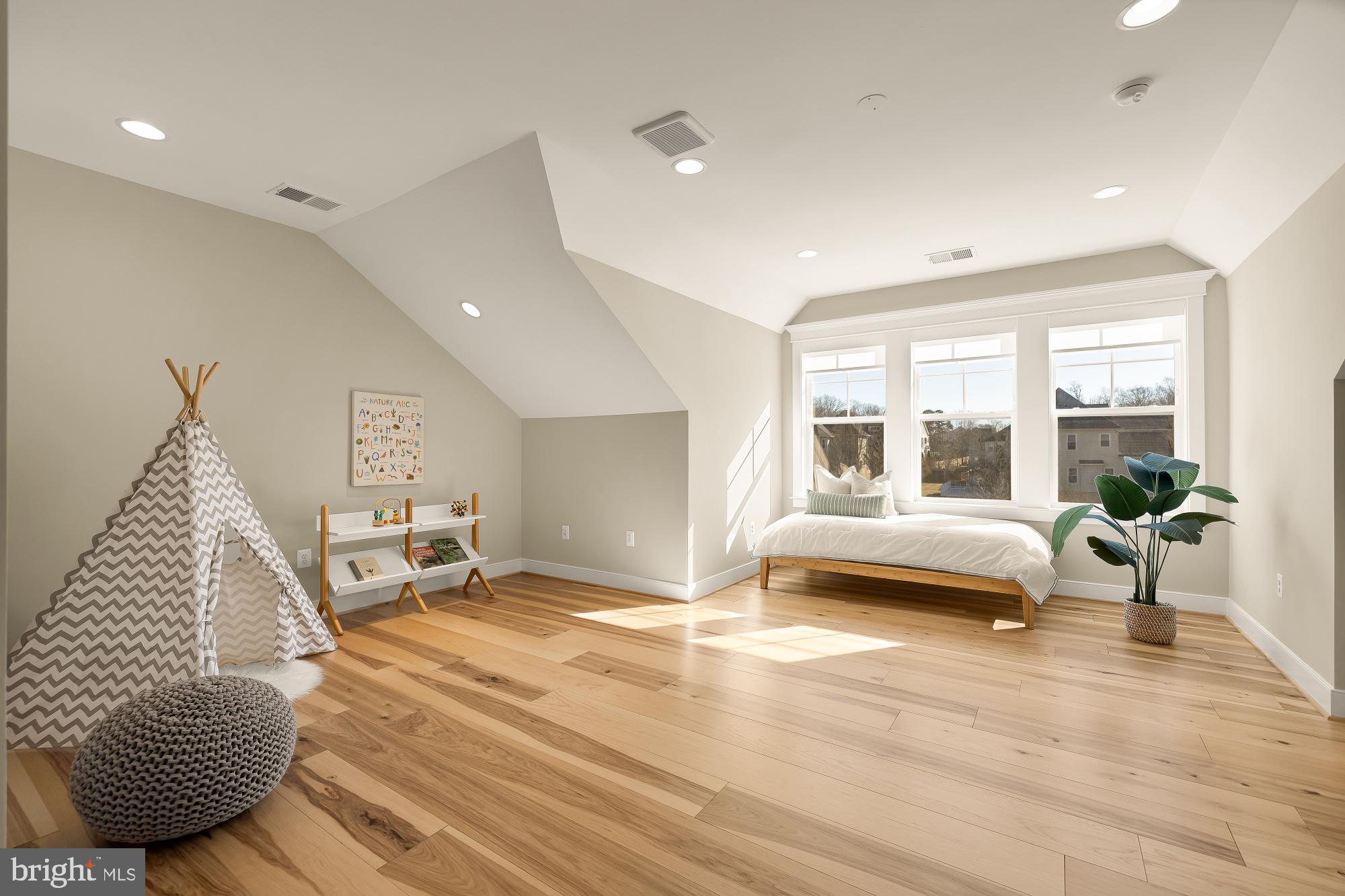 BRADDOCK WOODS - Residential