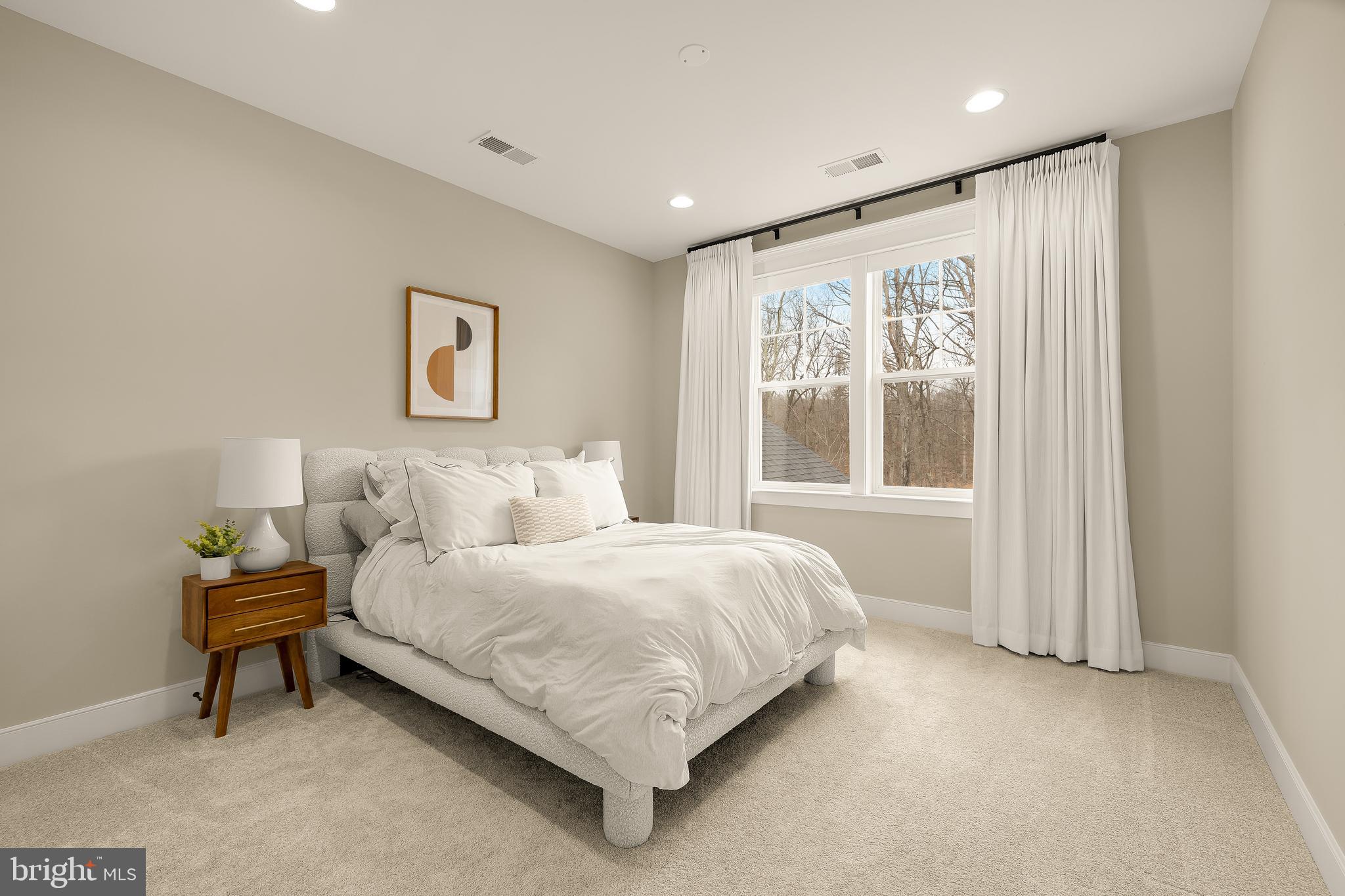 BRADDOCK WOODS - Residential