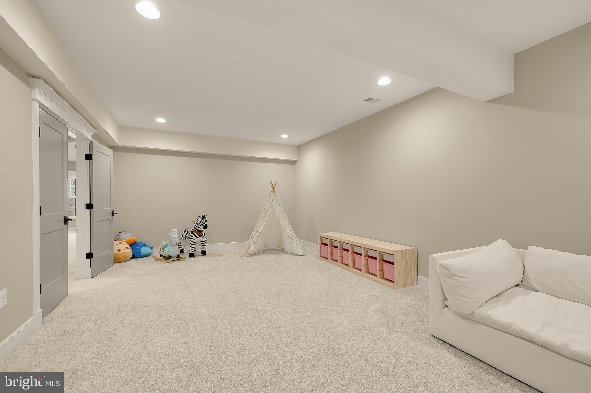 BRADDOCK WOODS - Residential