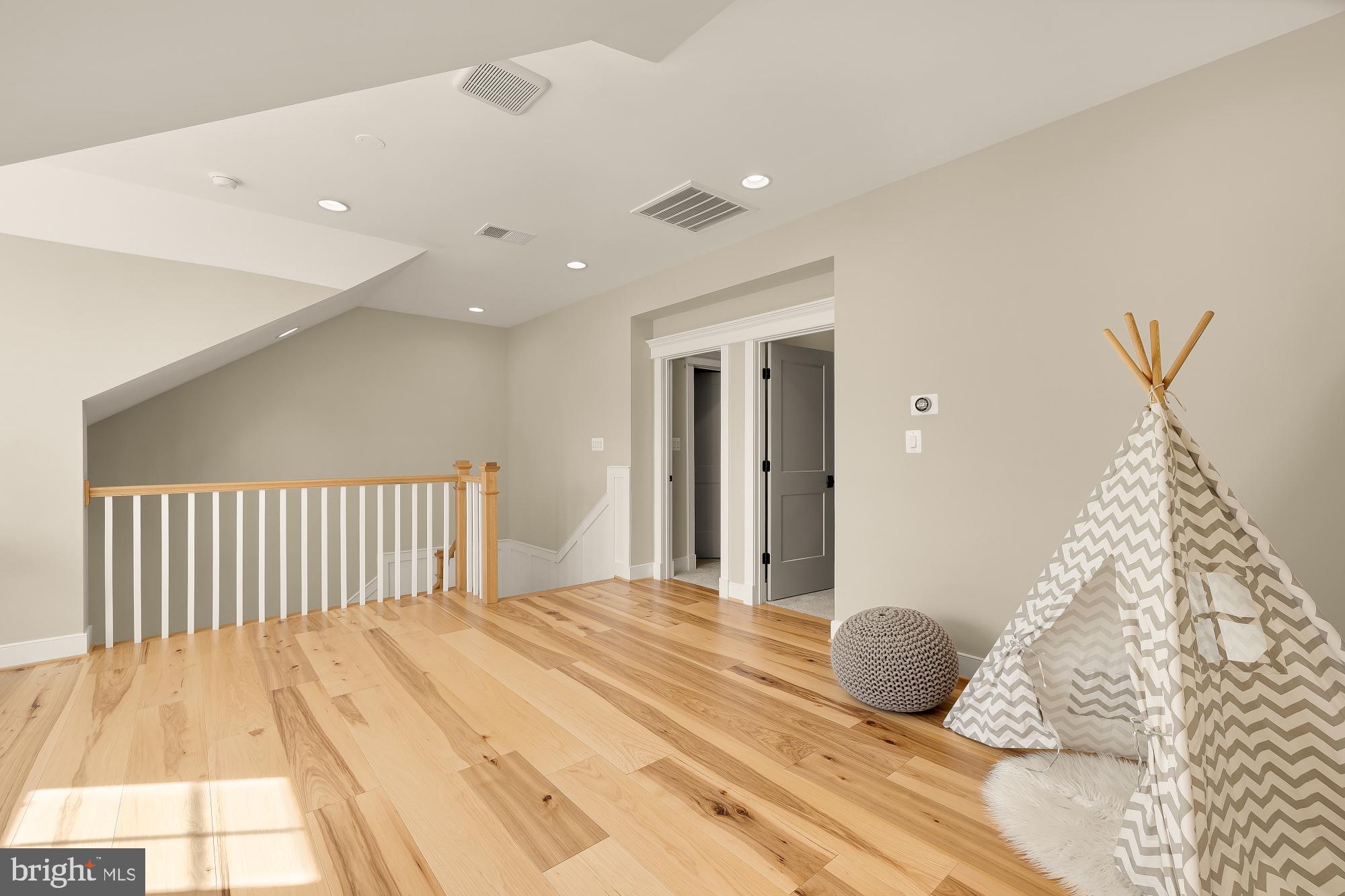 BRADDOCK WOODS - Residential