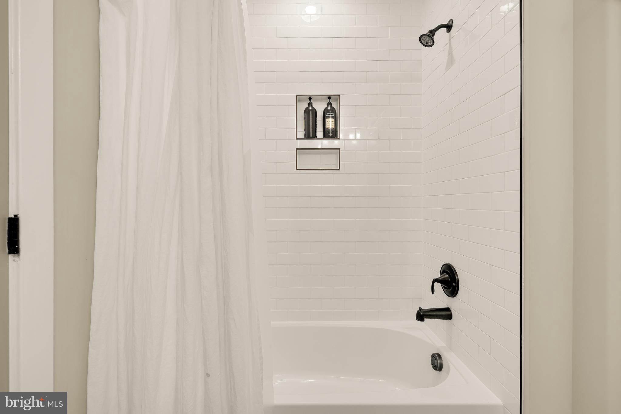 BRADDOCK WOODS - Residential