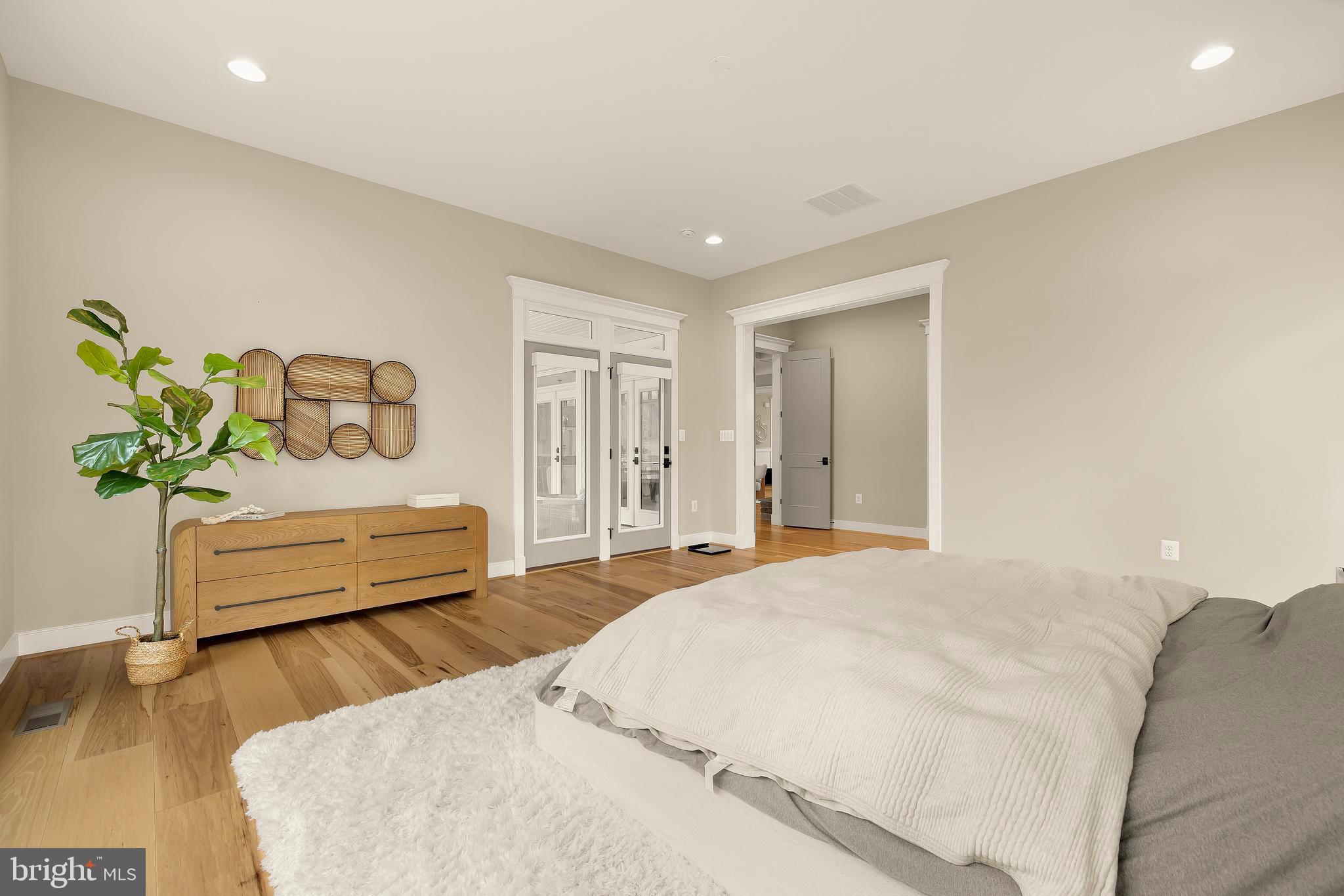 BRADDOCK WOODS - Residential