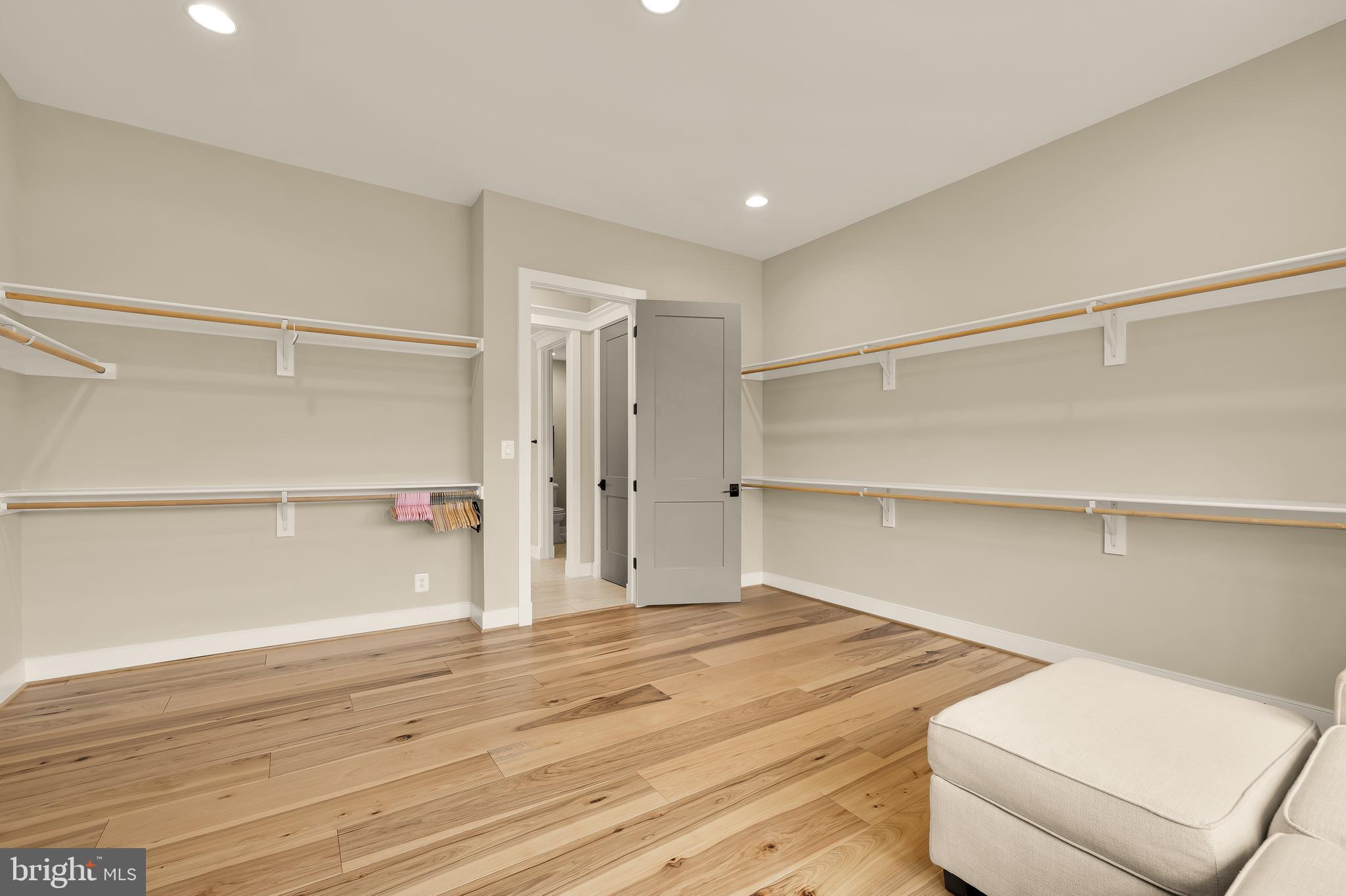 BRADDOCK WOODS - Residential