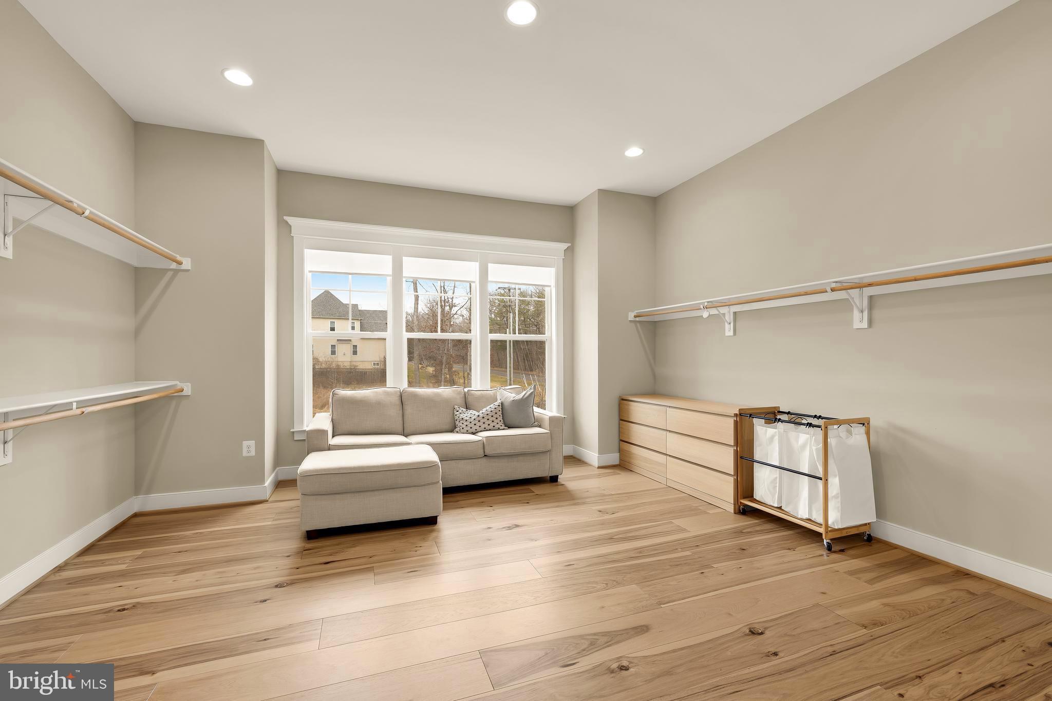 BRADDOCK WOODS - Residential