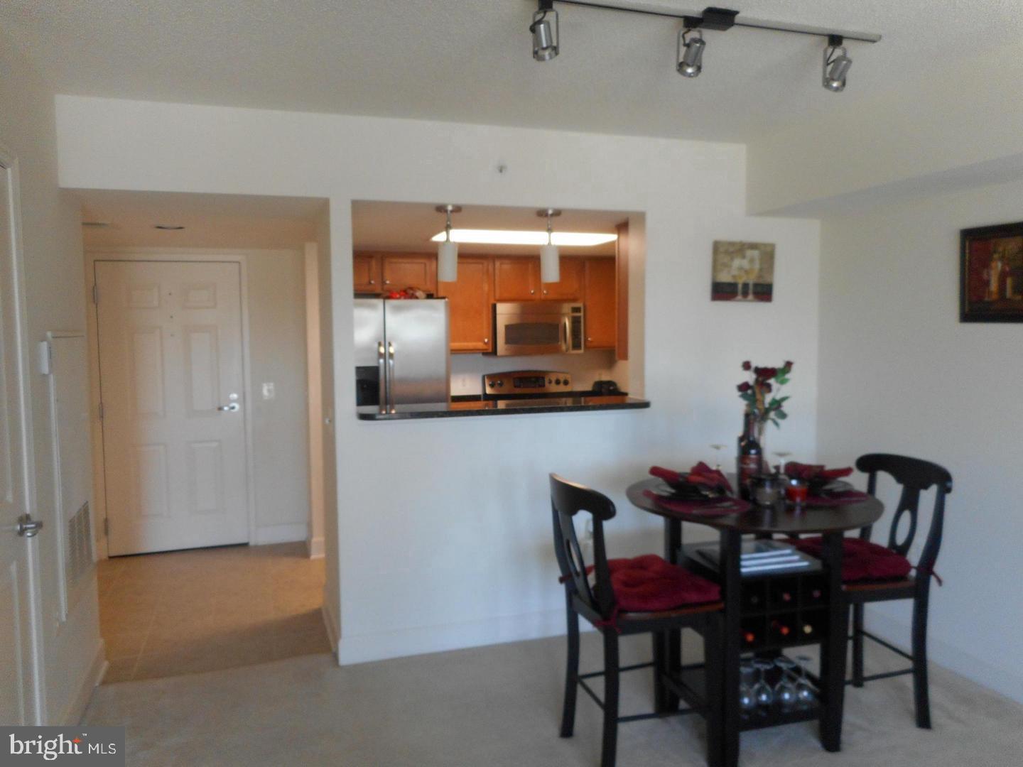 CARLTON HOUSE - Residential Lease
