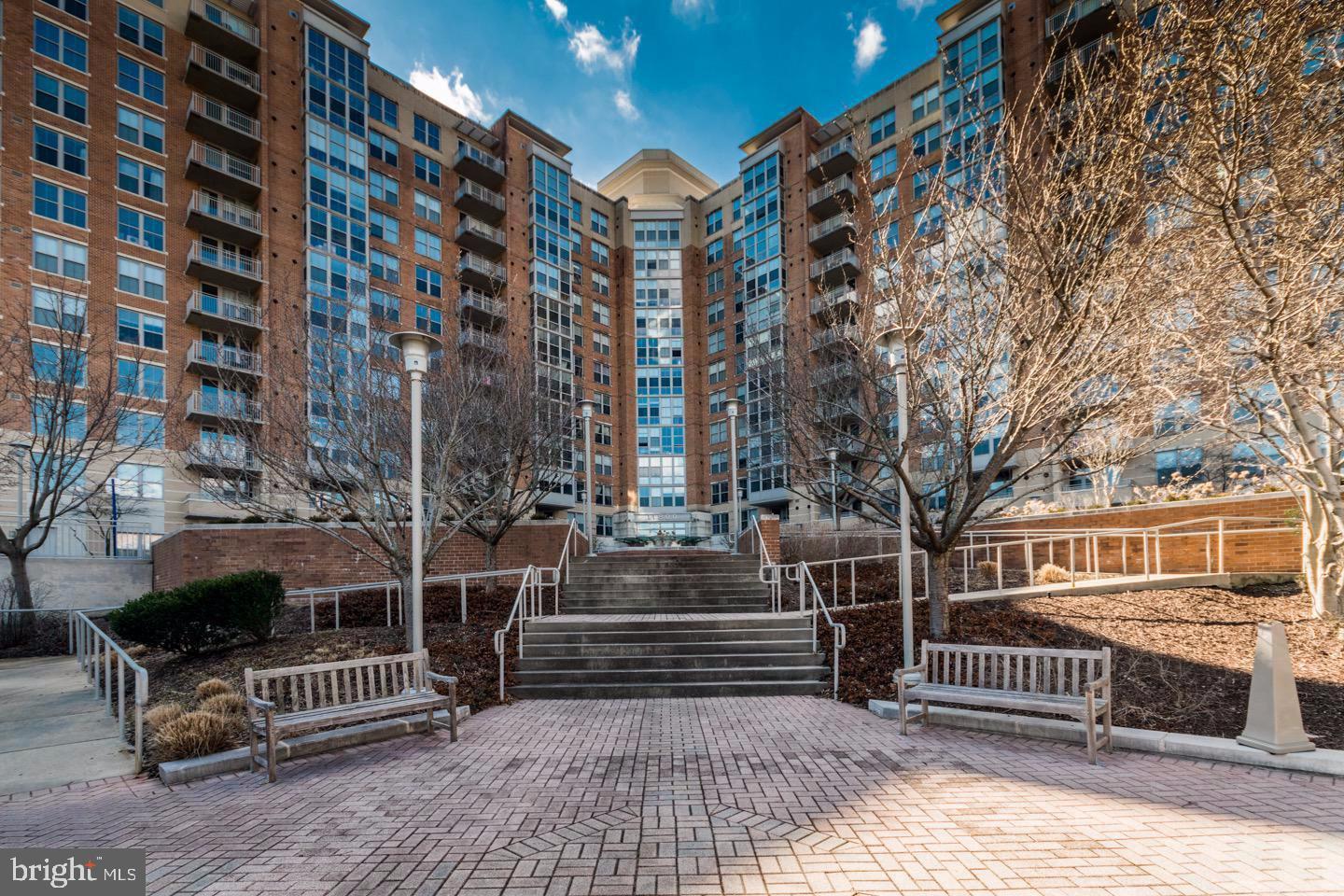 CARLTON HOUSE - Residential Lease