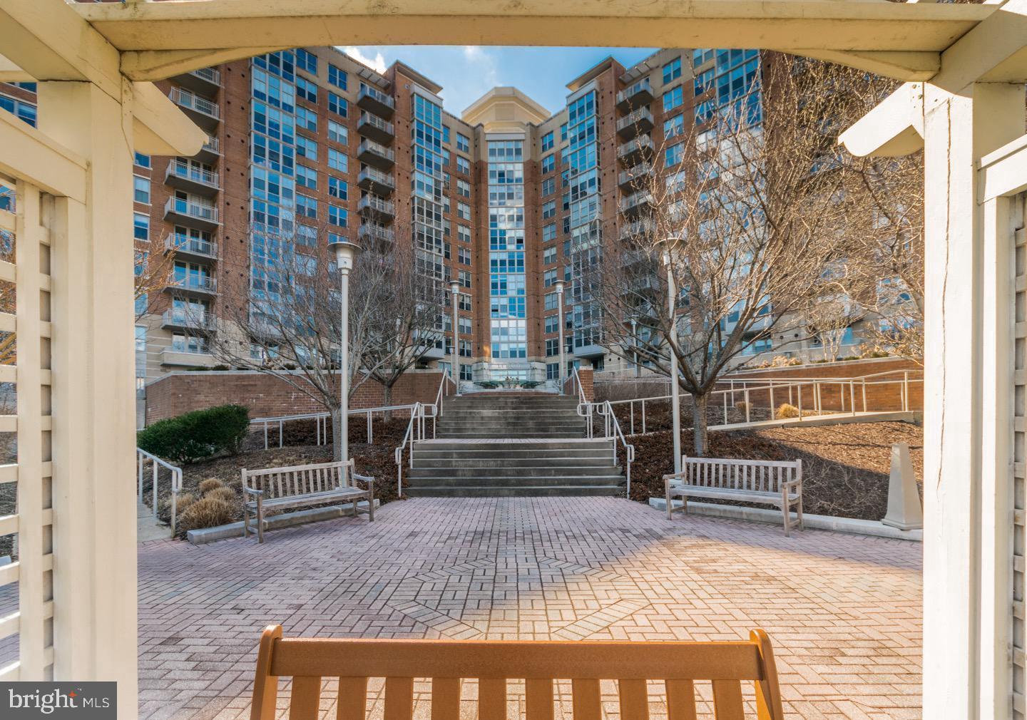 CARLTON HOUSE - Residential Lease